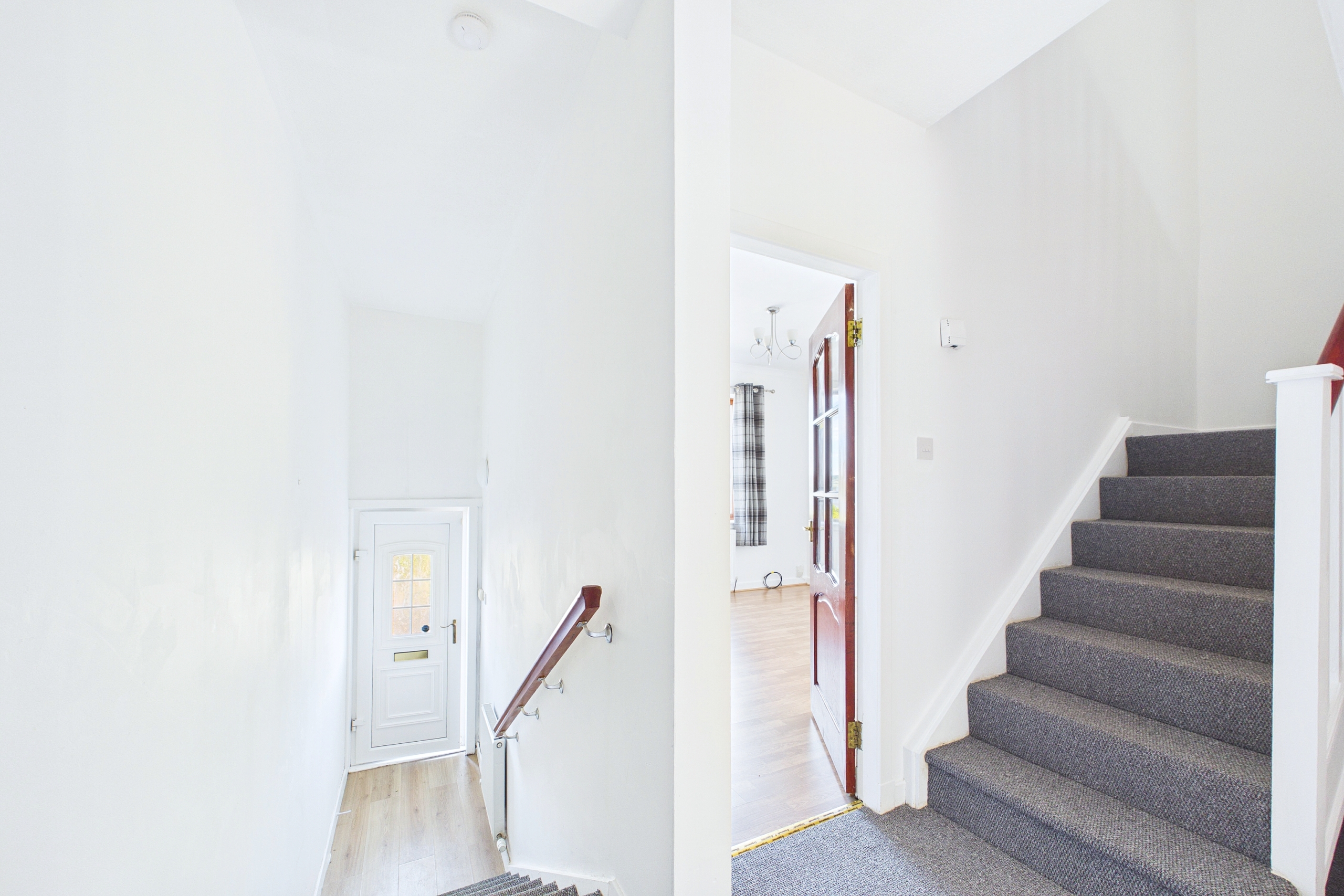 Spacious Two-Bedroom Upper Cottage Flat To Let in Greenock with River Clyde Views