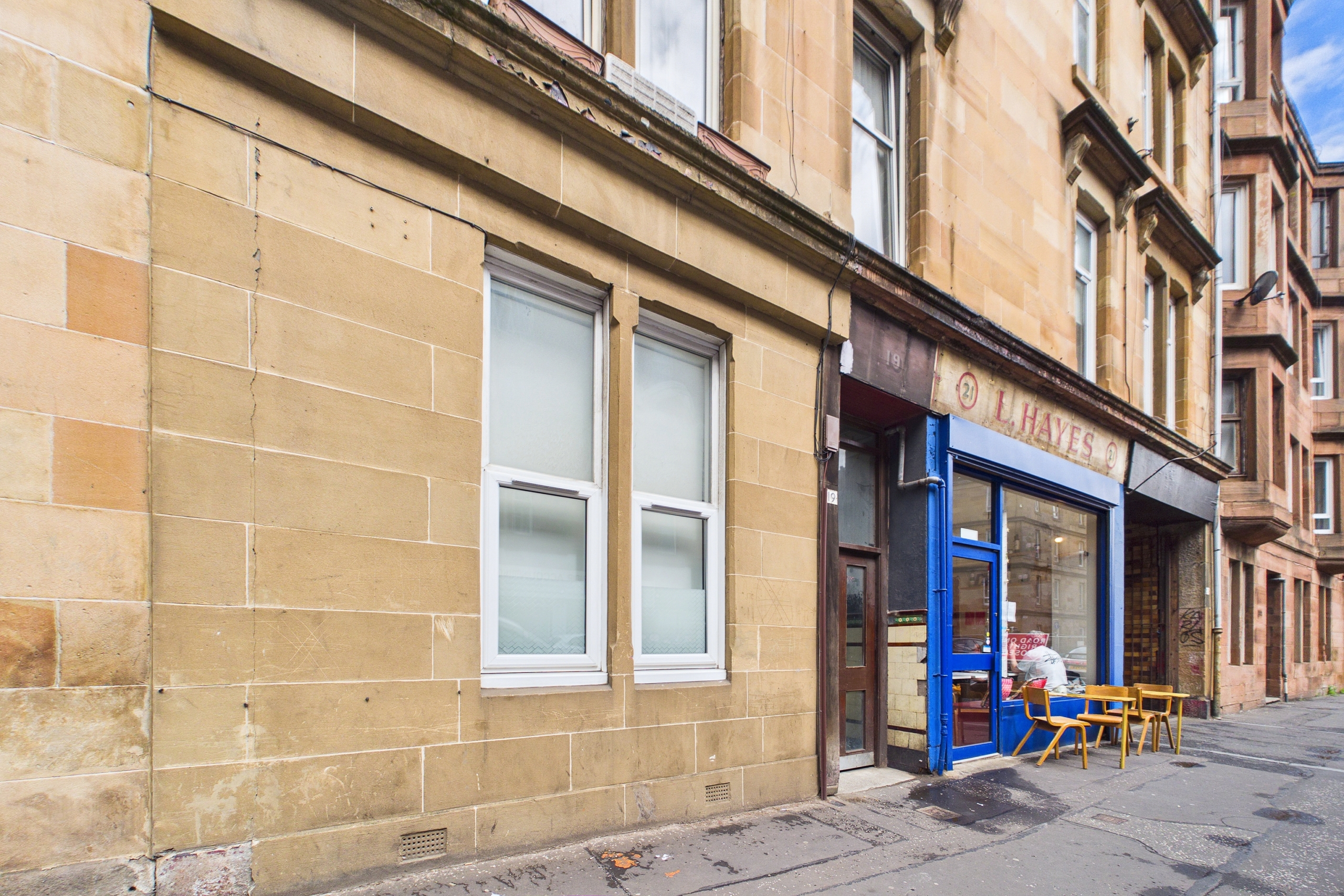 One-bedroom ground floor flat to let in the ever-popular Govanhill area of Glasgow’s vibrant Southside.
