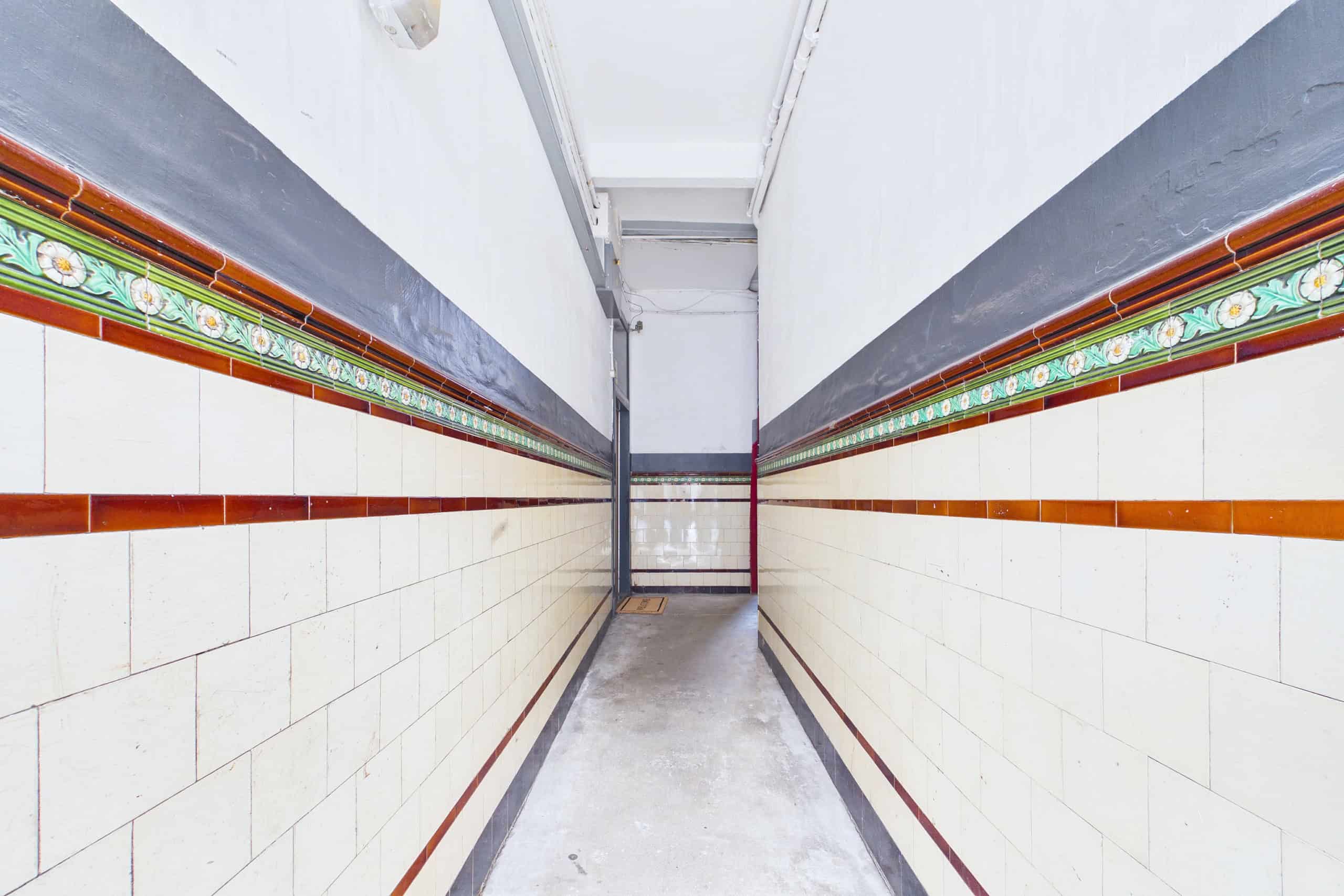 One-bedroom ground floor flat to let in the ever-popular Govanhill area of Glasgow’s vibrant Southside.