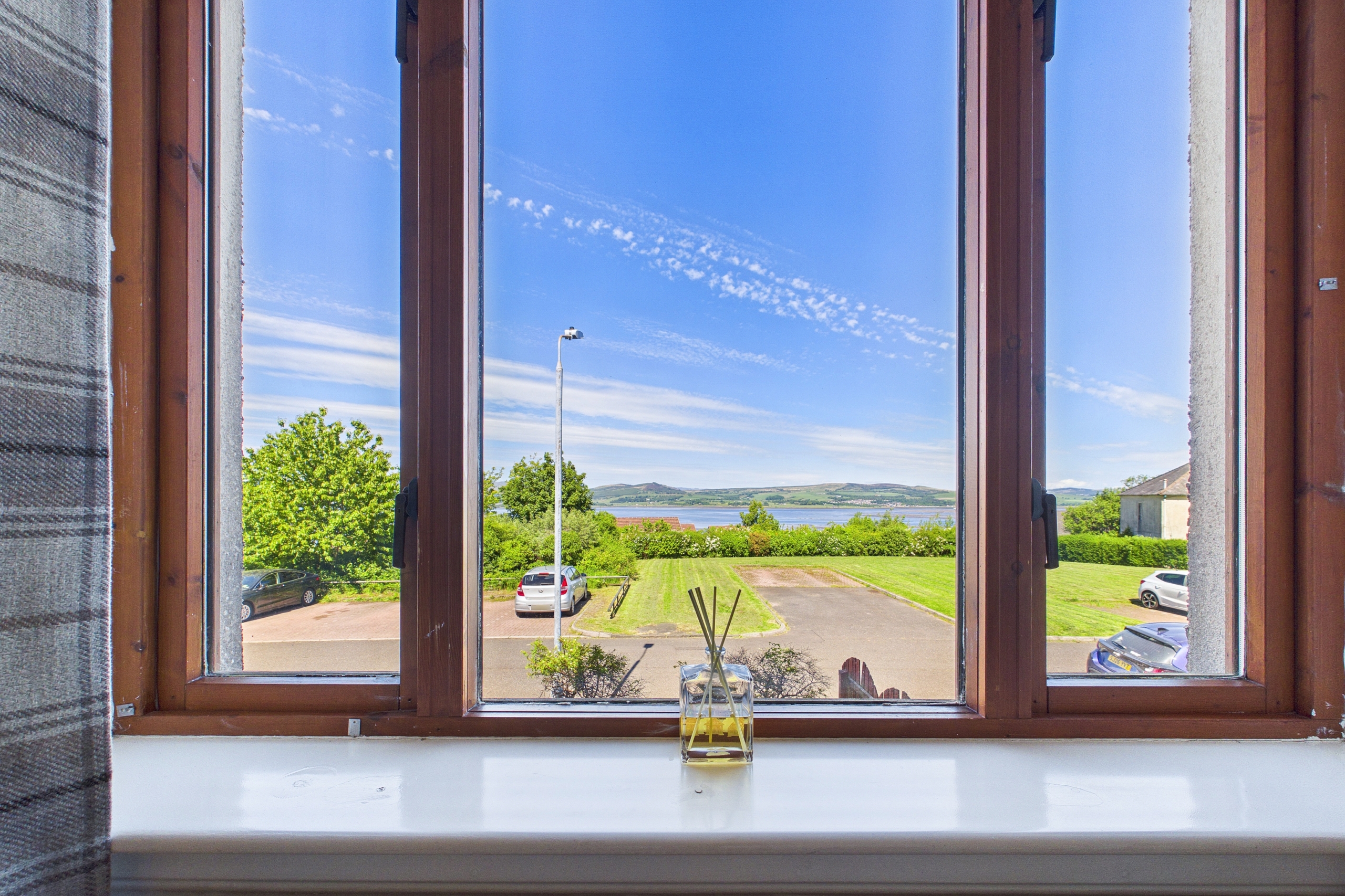 Spacious Two-Bedroom Upper Cottage Flat To Let in Greenock with River Clyde Views