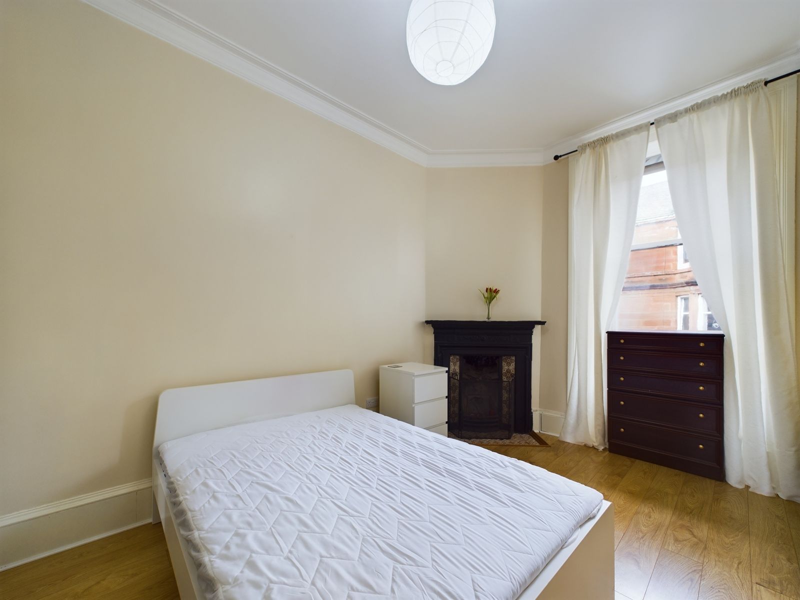 Beautiful two-bedroom tenement flat to let in Paisley Town Centre