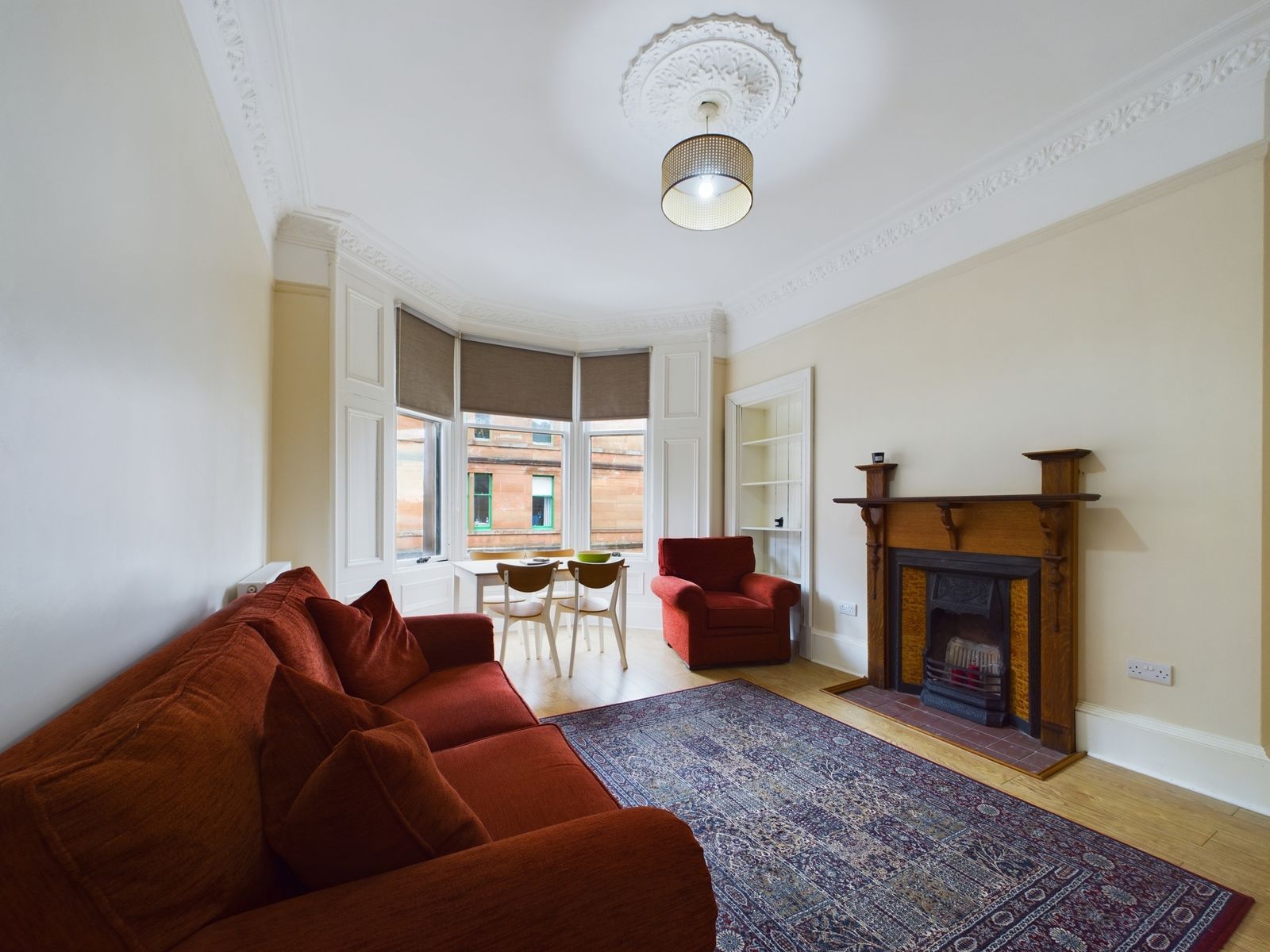 Beautiful two-bedroom tenement flat to let in Paisley Town Centre