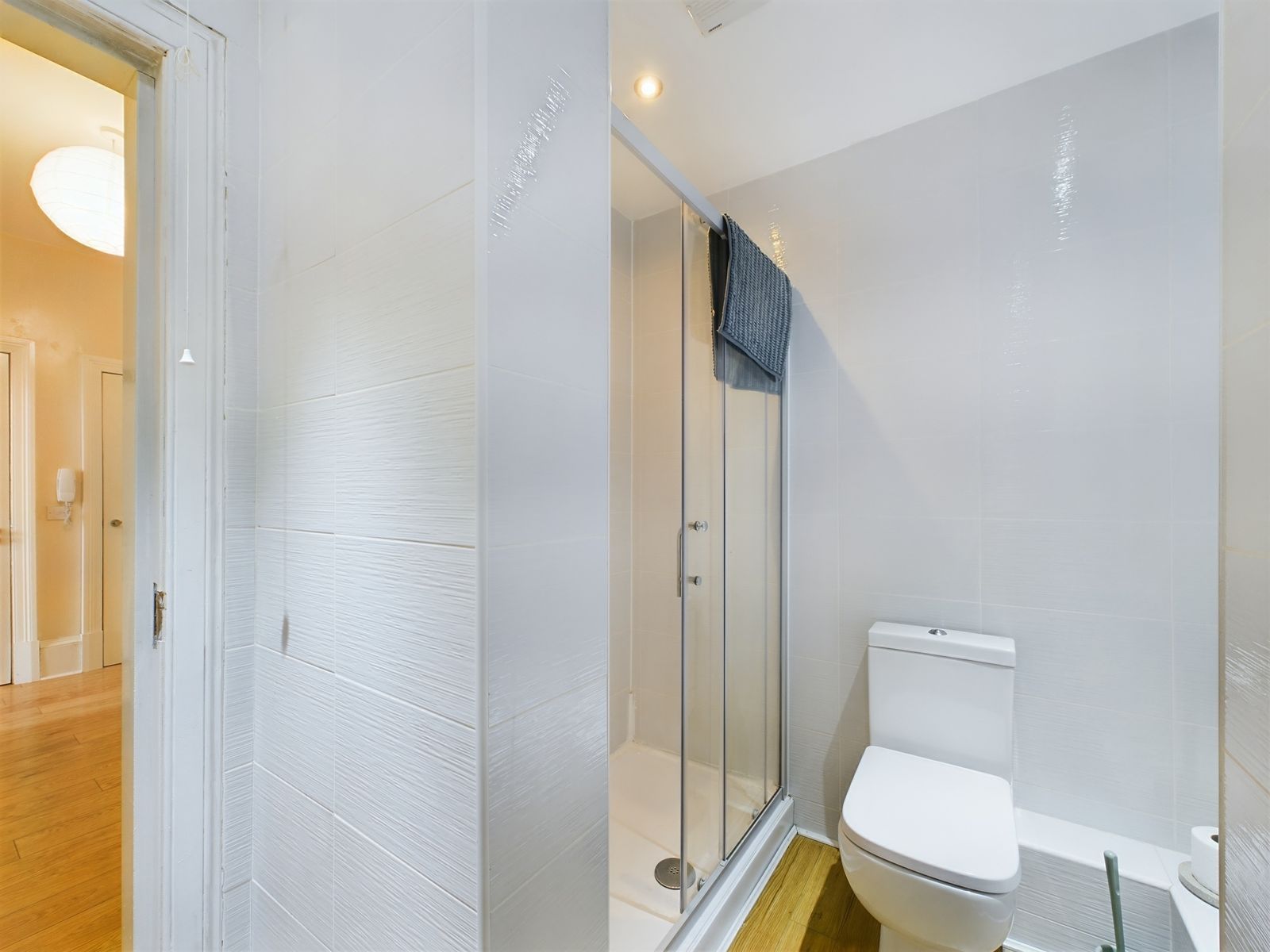 Beautiful two-bedroom tenement flat to let in Paisley Town Centre