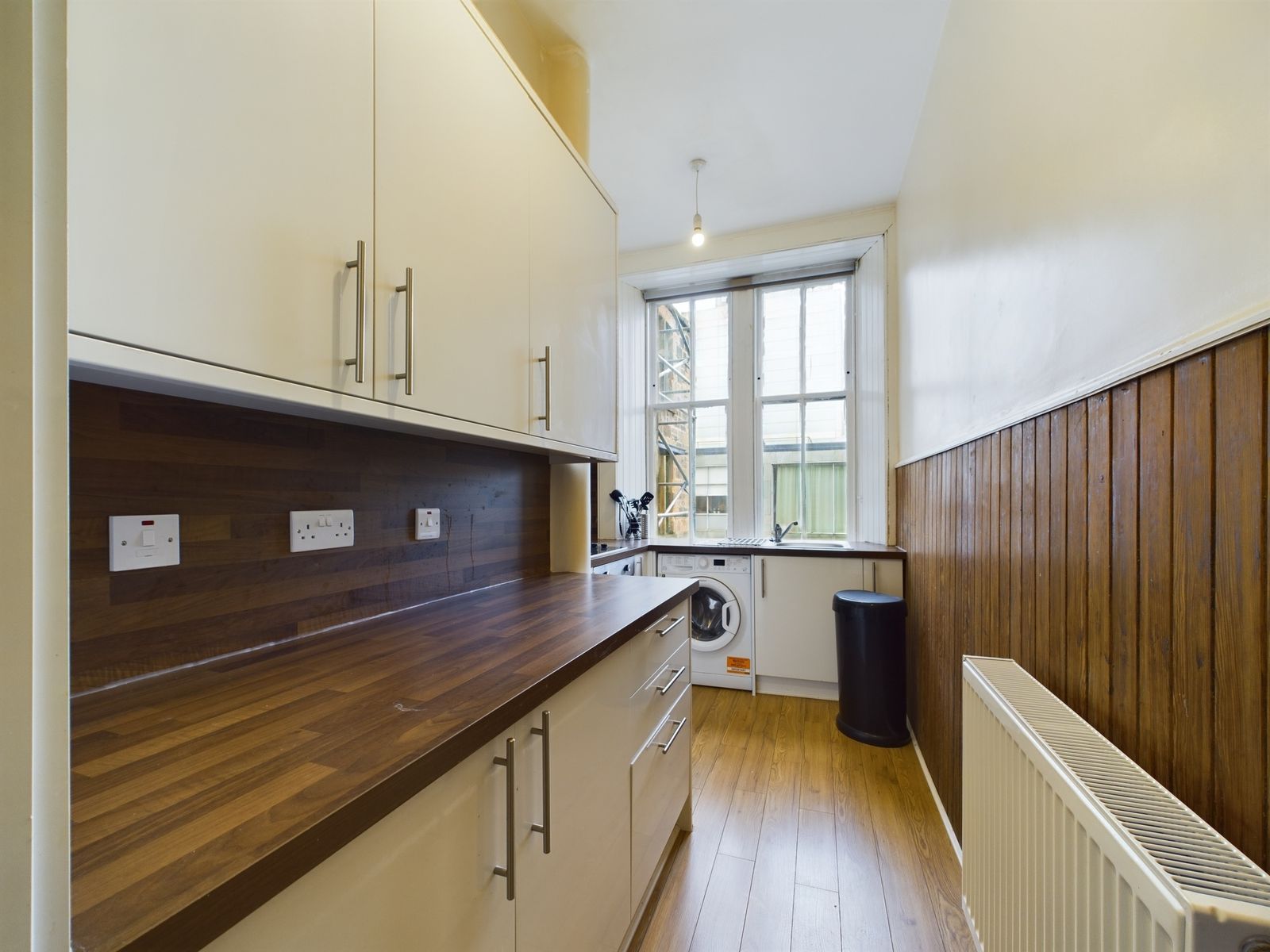 Beautiful two-bedroom tenement flat to let in Paisley Town Centre