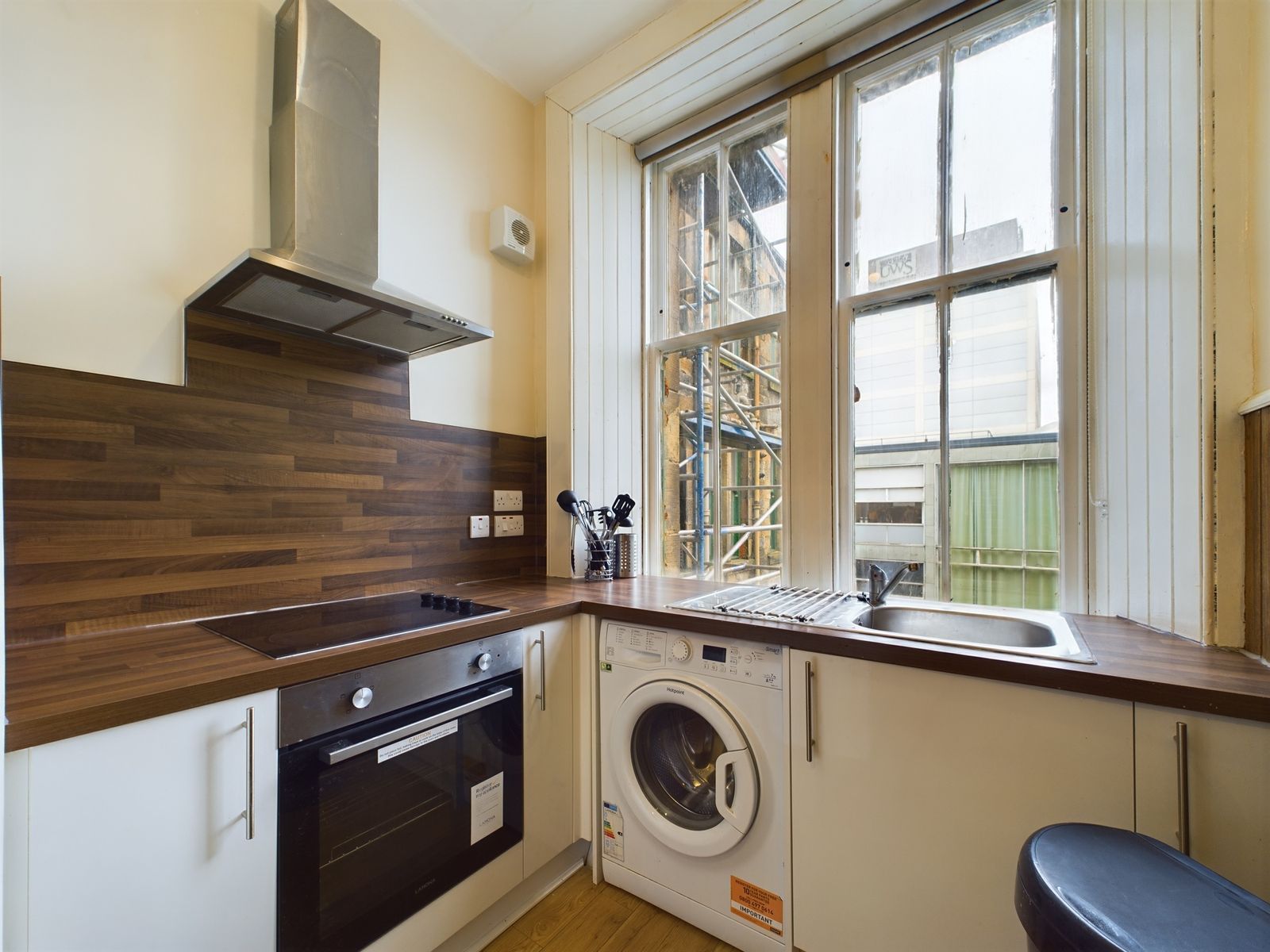 Beautiful two-bedroom tenement flat to let in Paisley Town Centre