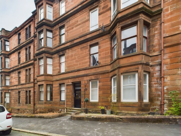 Beautiful two-bedroom tenement flat to let in Paisley Town Centre