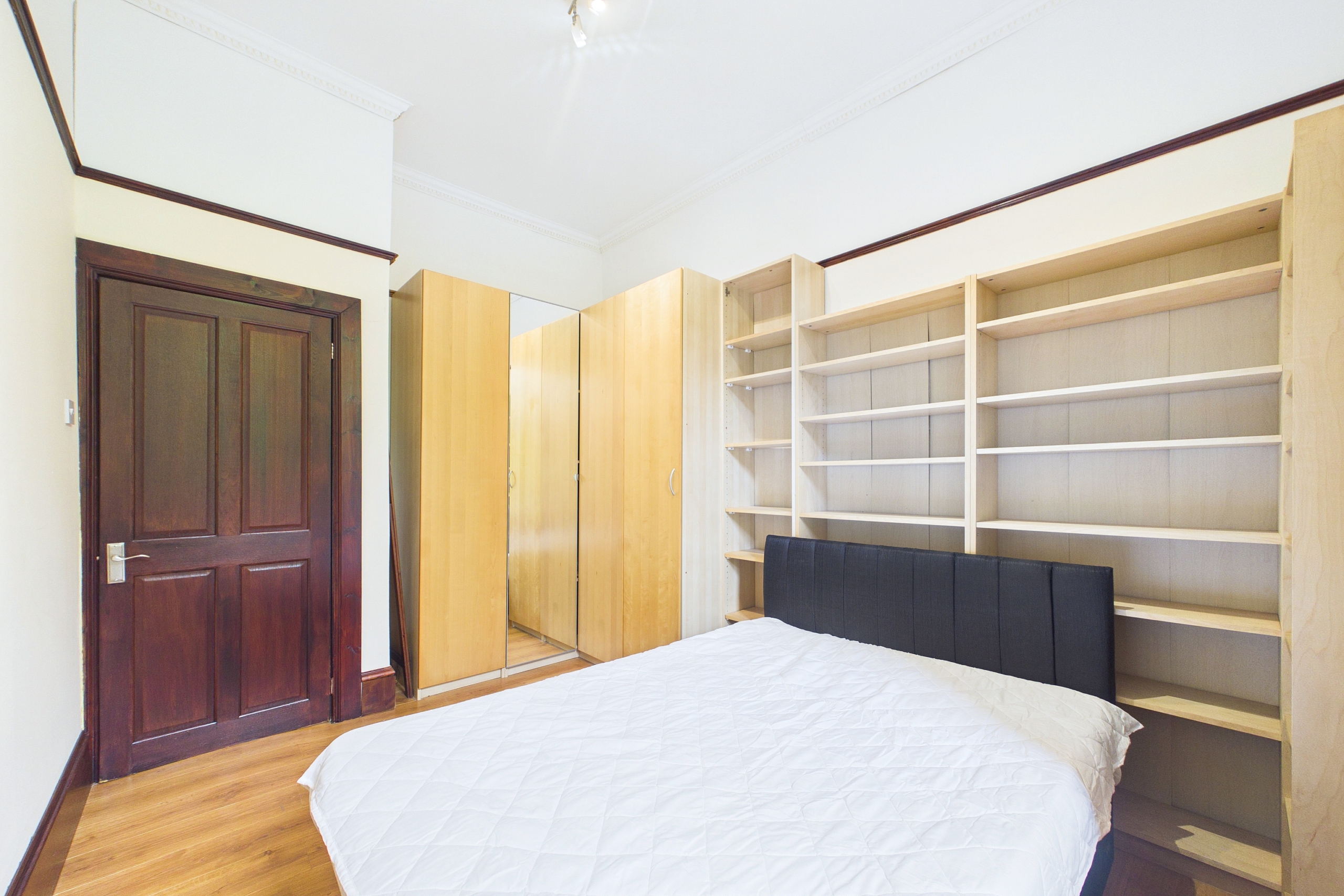 Two-Bedroom Blonde Tenement Flat To Let in Glasgow