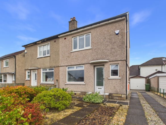 Beautiful Two-Bedroom Semi-Detached Home To Let in Bishopbriggs