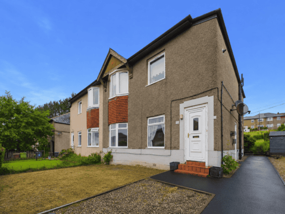 three-bedroom ground floor cottage flat for sale in Hillington