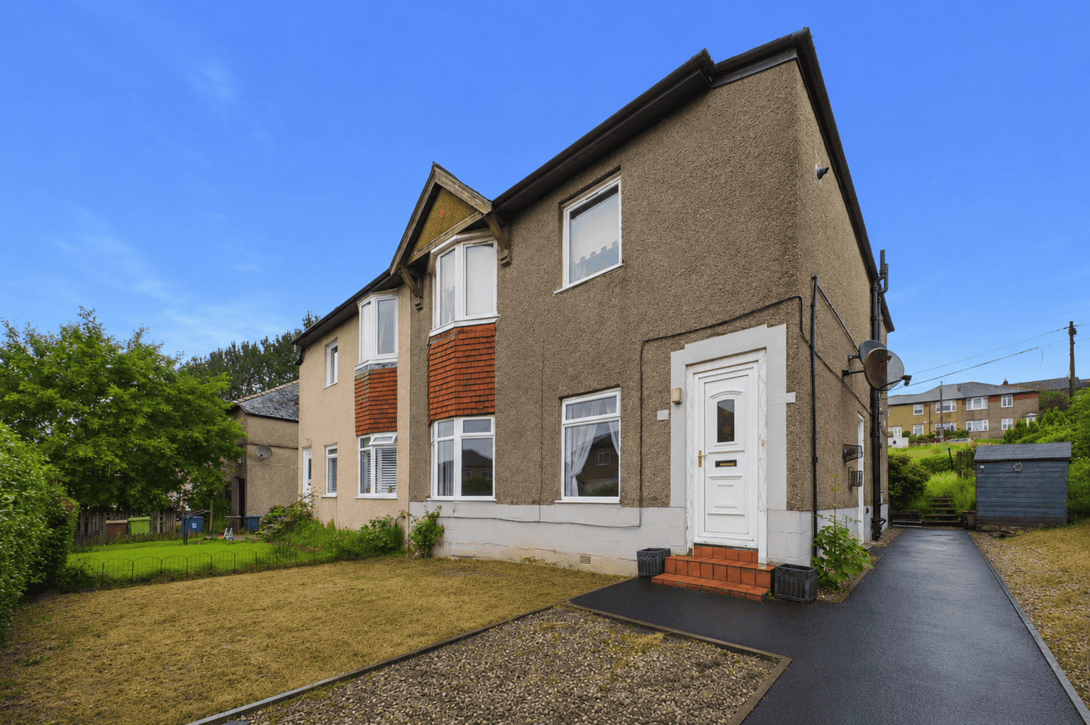 three-bedroom ground floor cottage flat for sale in Hillington