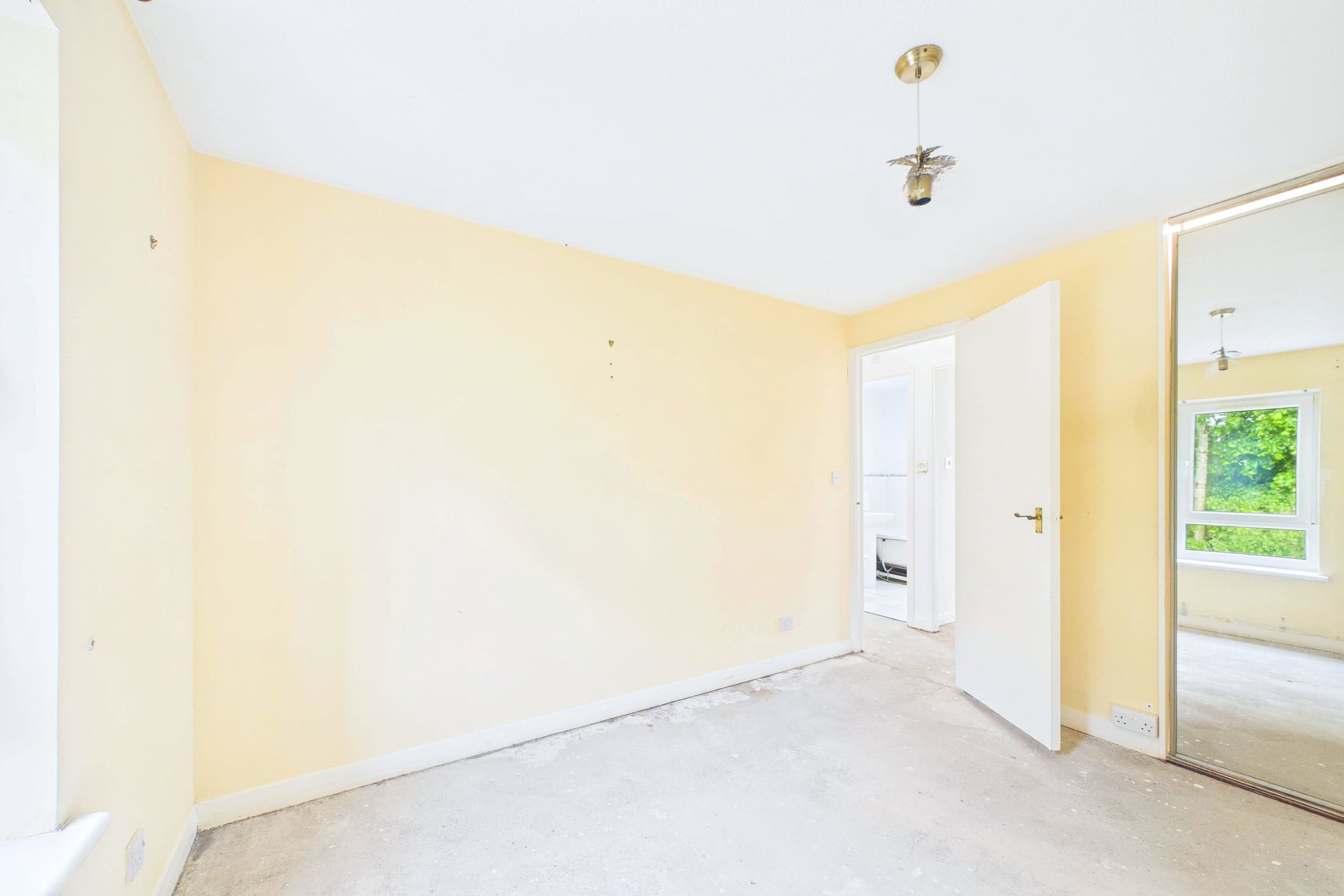 One-Bedroom First Floor Cottage Flat for Sale in East Kilbride