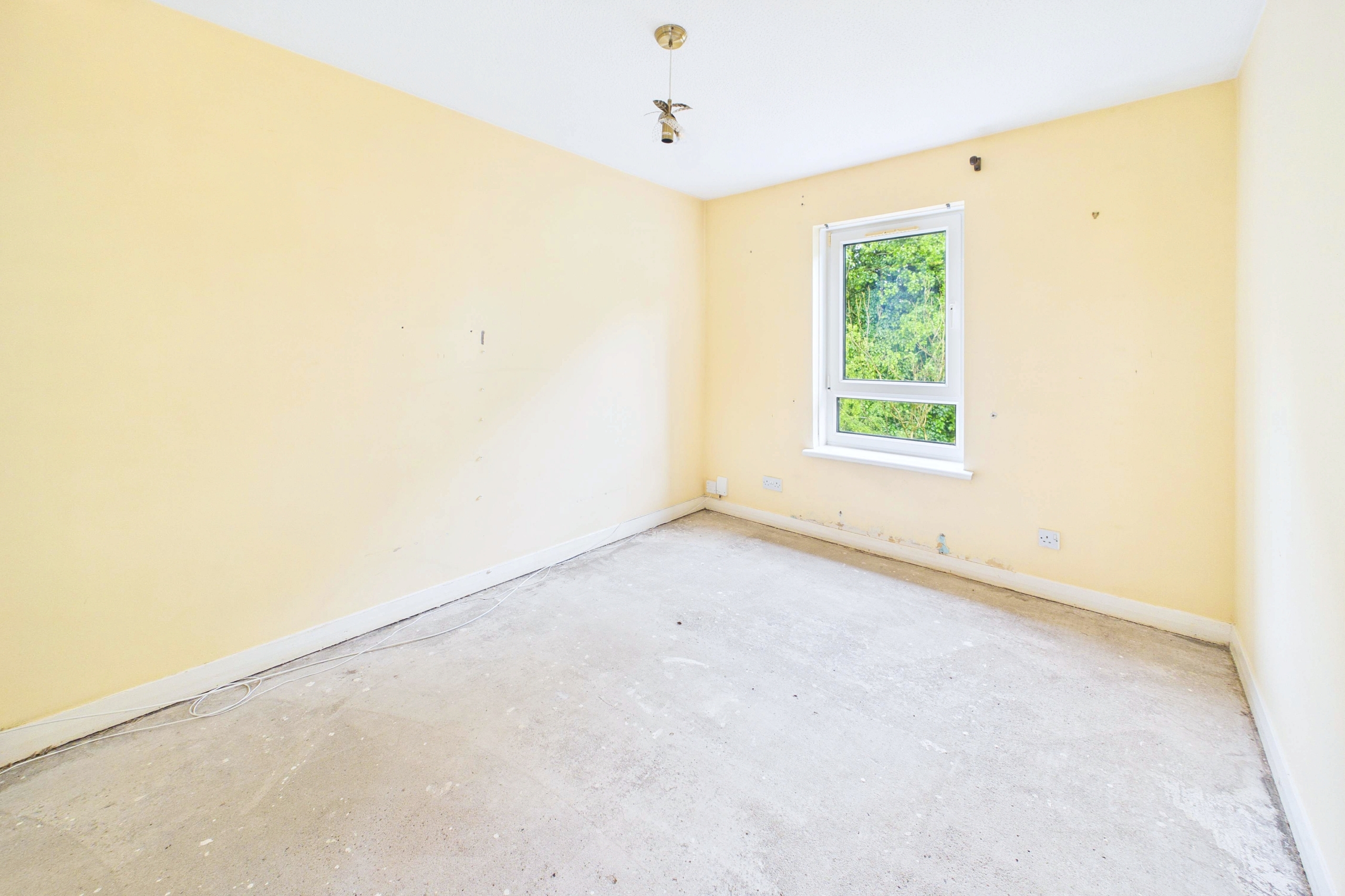 One-Bedroom First Floor Cottage Flat for Sale in East Kilbride