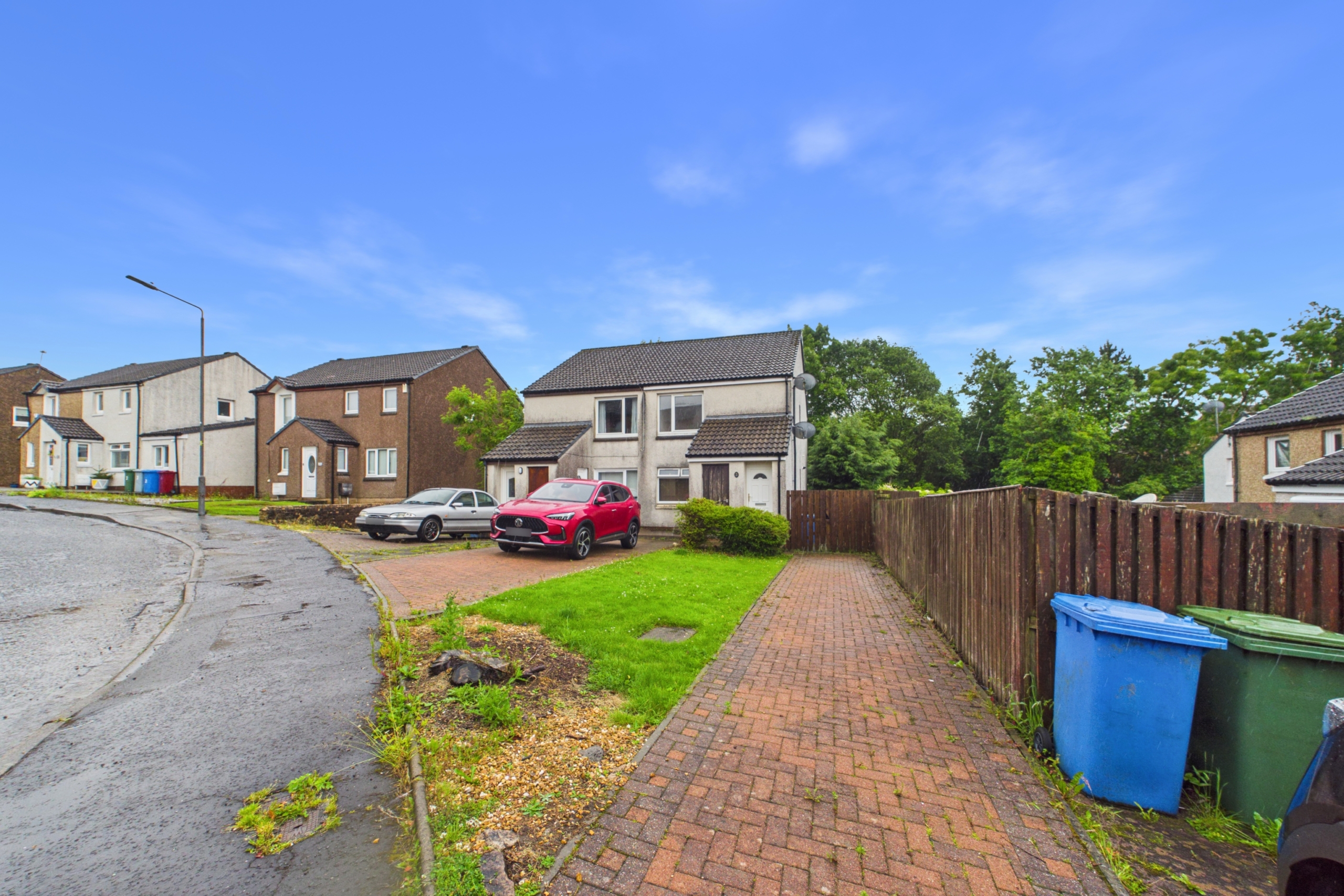 One-Bedroom First Floor Cottage Flat for Sale in East Kilbride