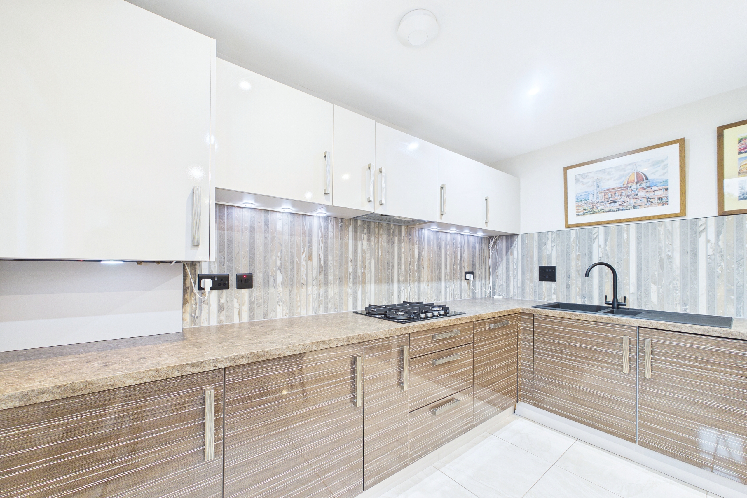 Executive Two-Bedroom Apartment To Let in Oatlands, Glasgow
