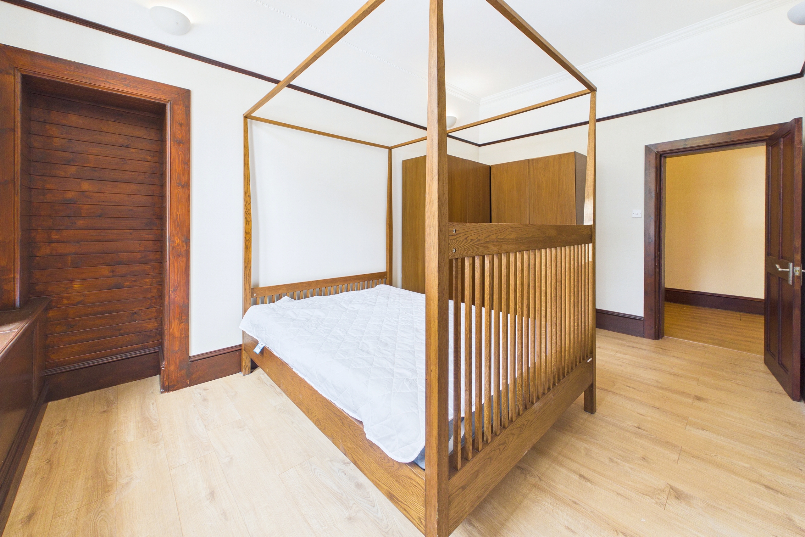 Two-Bedroom Blonde Tenement Flat To Let in Glasgow