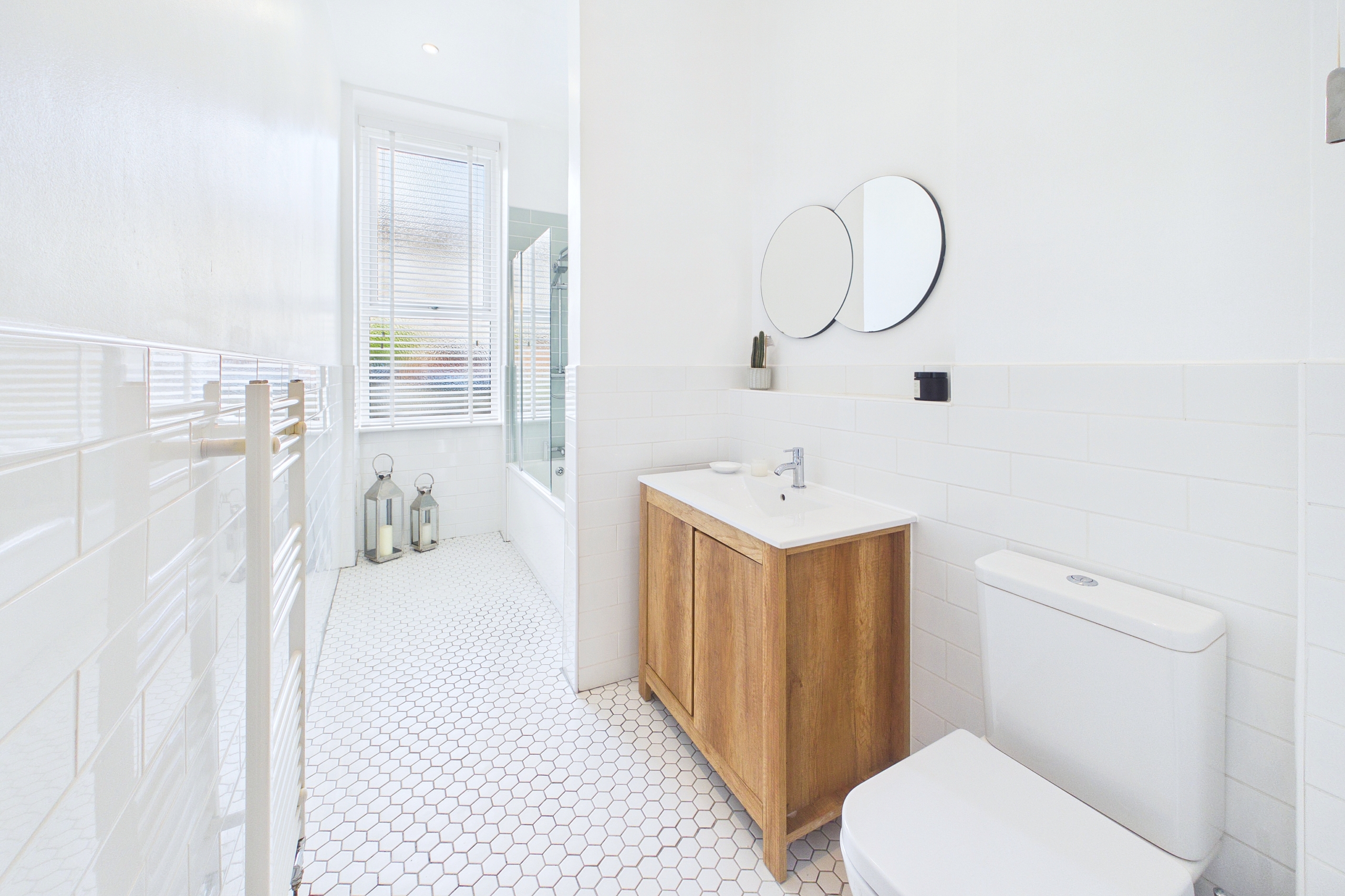 227-onslow-drive-bathroom Two-Bedroom Ground Floor Tenement Flat To Let in Dennistoun