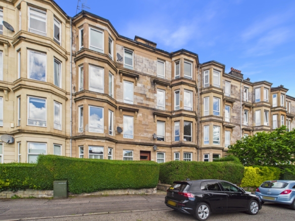 Two-Bedroom Ground Floor Tenement Flat To Let in Dennistoun