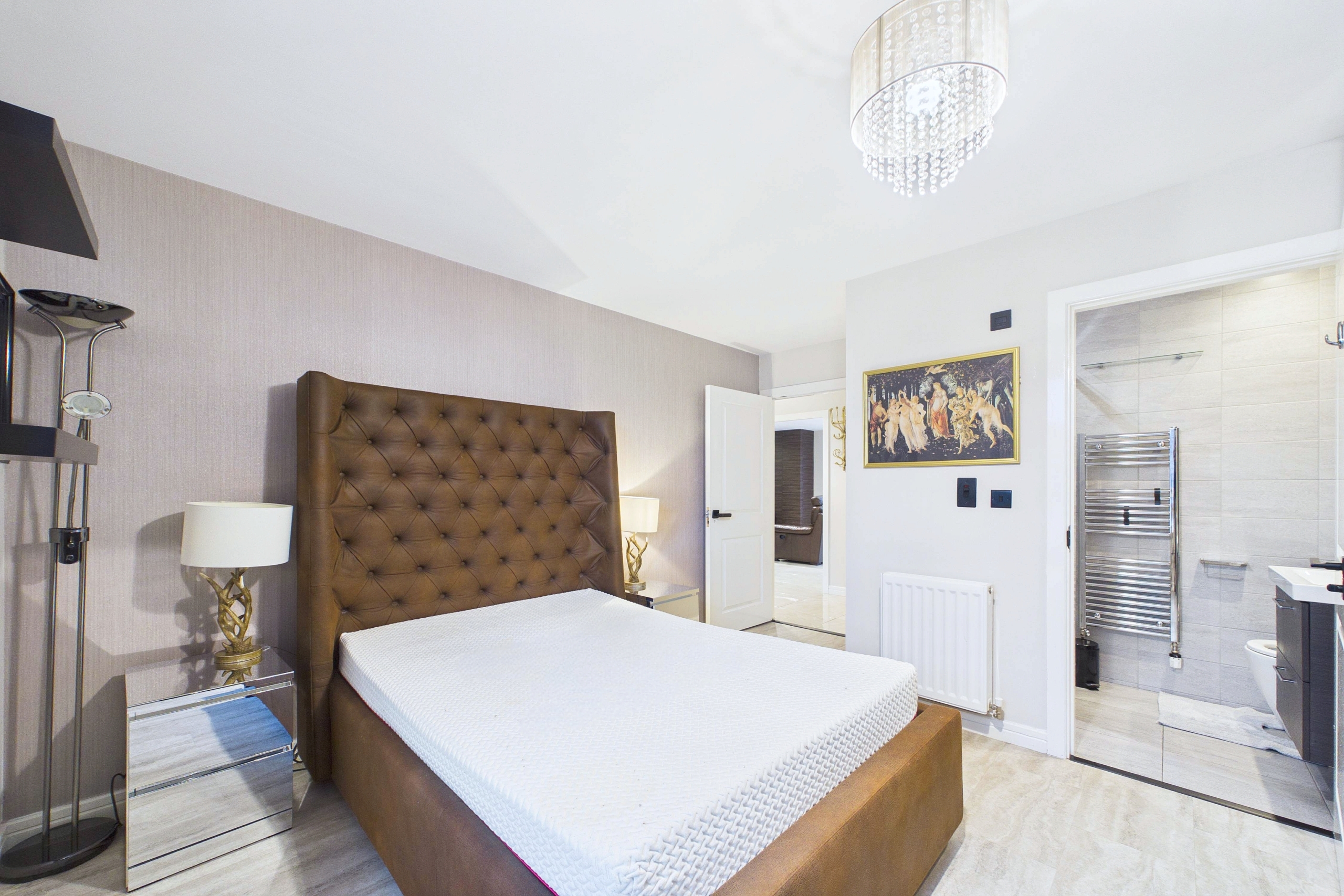 Executive Two-Bedroom Apartment To Let in Oatlands, Glasgow