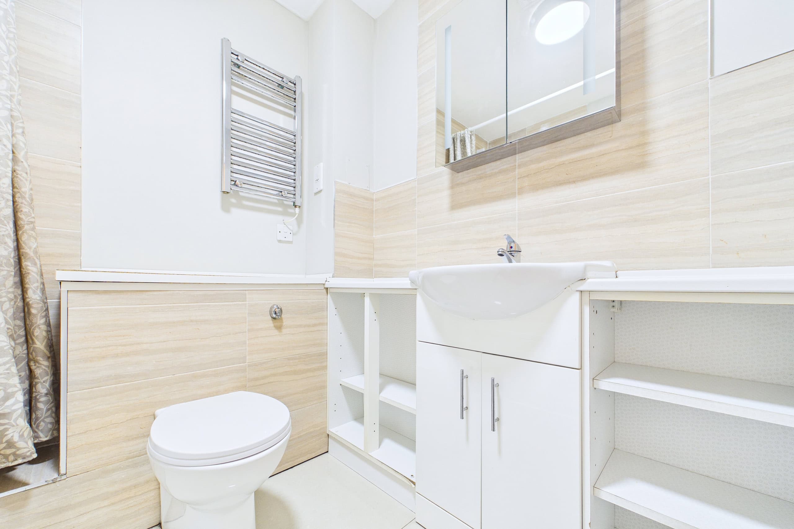 Two-Bedroom Flat For Sale in Glasgow City Centre