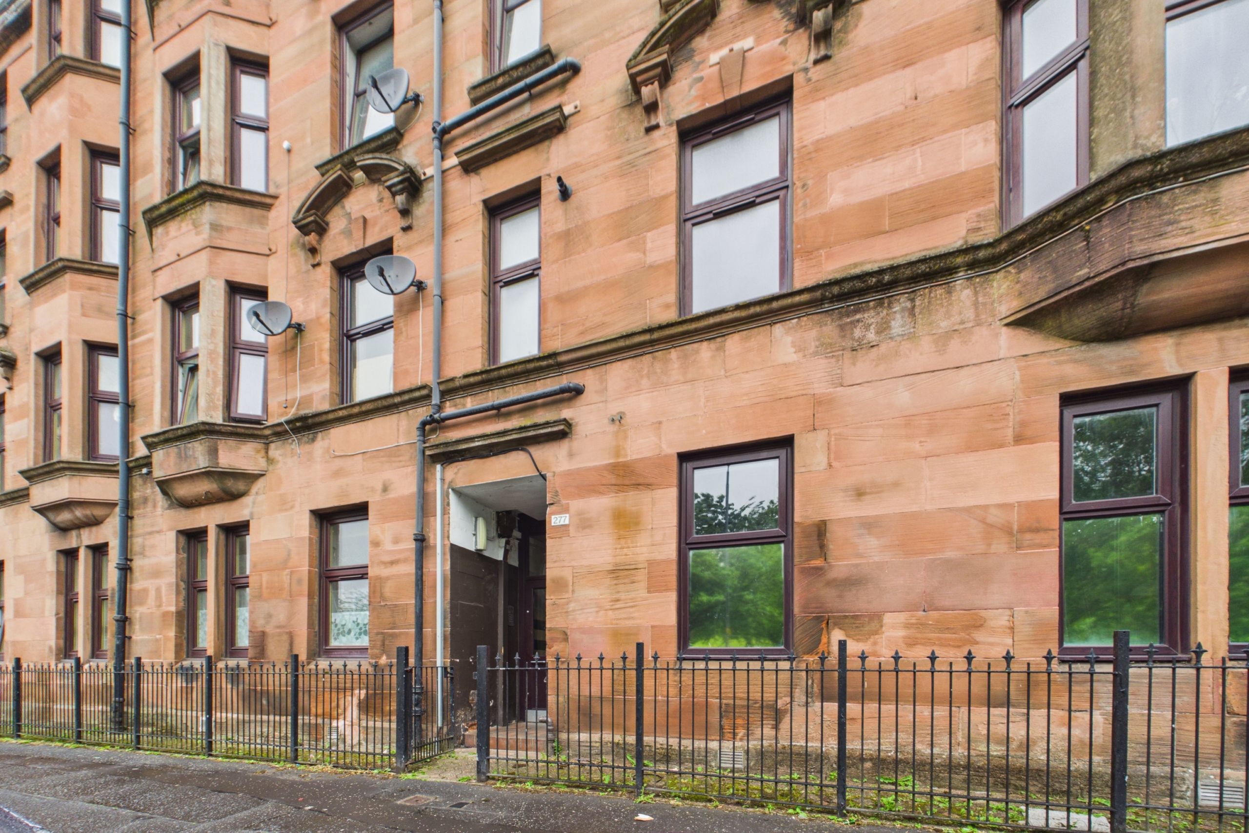 Two-Bedroom Ground Floor Flat To Let in Maryhill, Glasgow