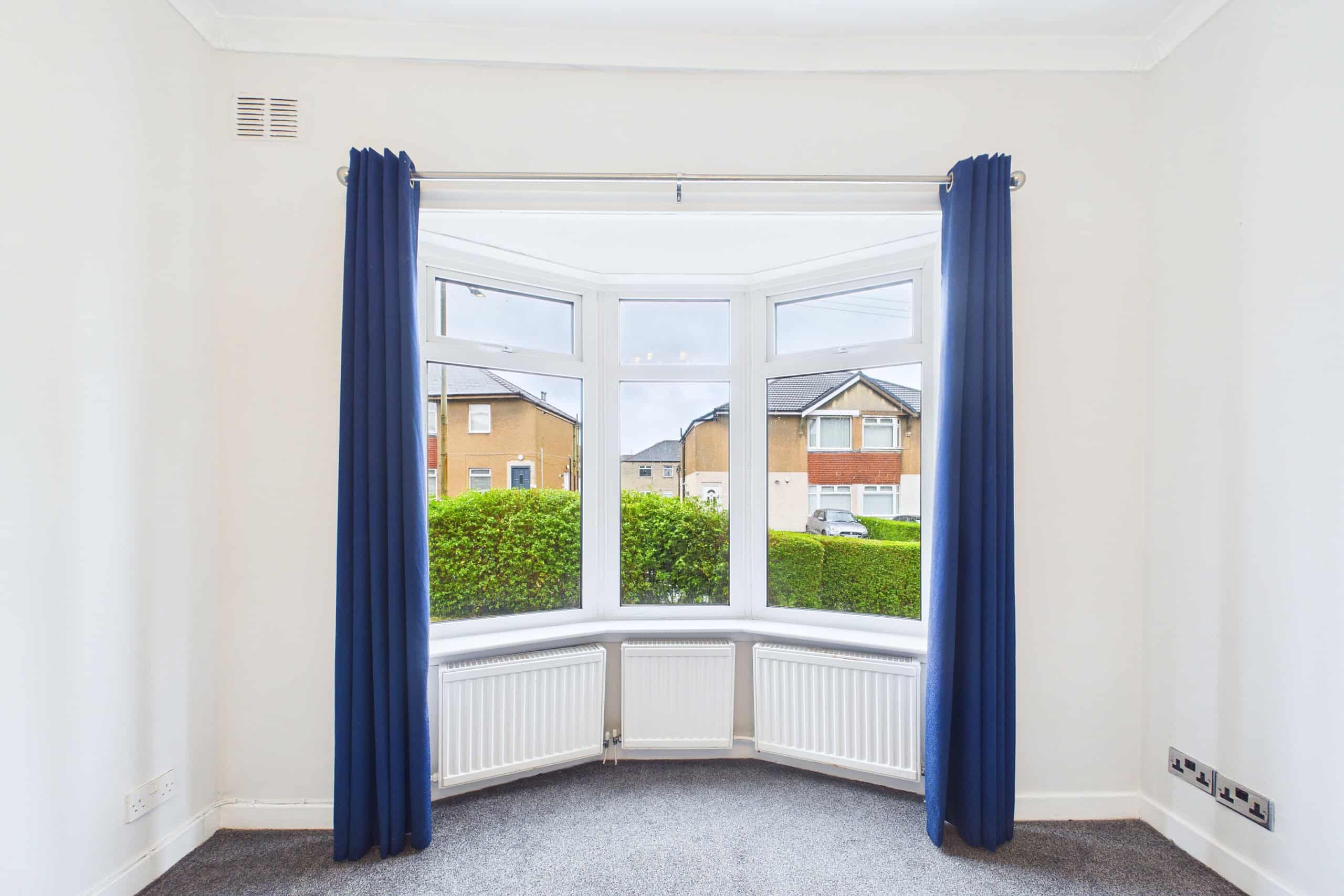 three-bedroom ground floor cottage flat for sale in Hillington