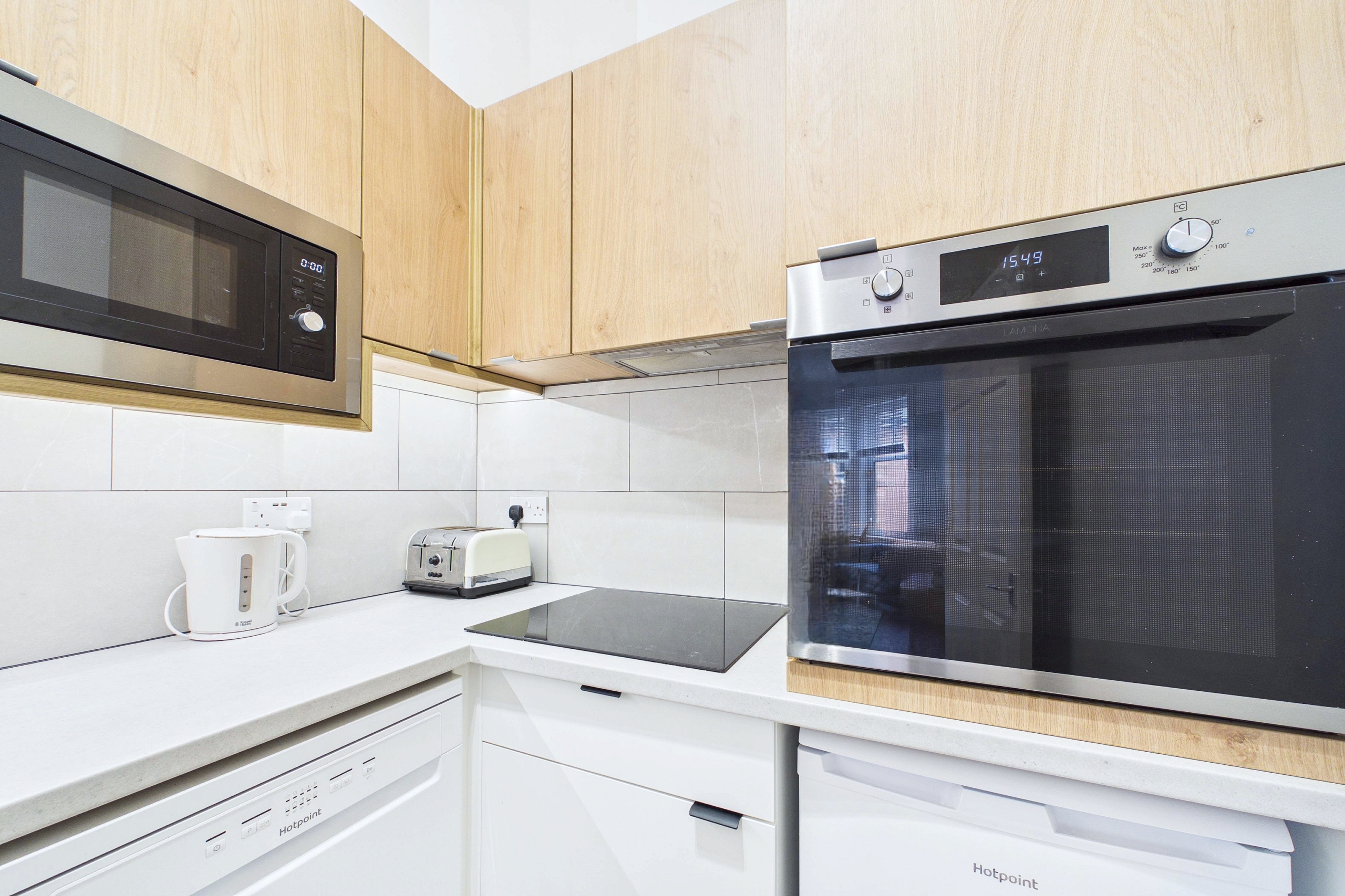 Beautiful two-bedroom traditional tenement flat to let in the highly sought-after Partick area of Glasgow’s vibrant West End.