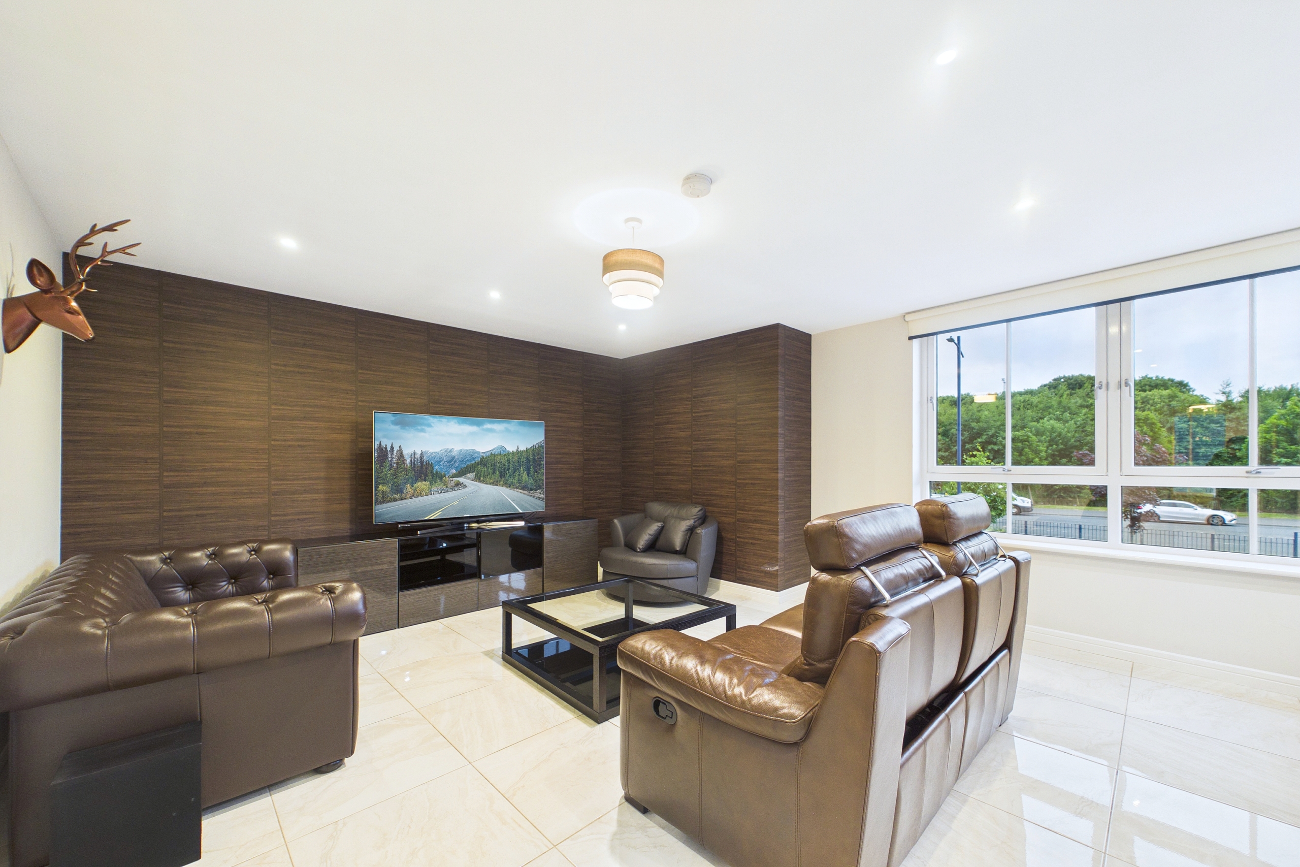 Executive Two-Bedroom Apartment To Let in Oatlands, Glasgow