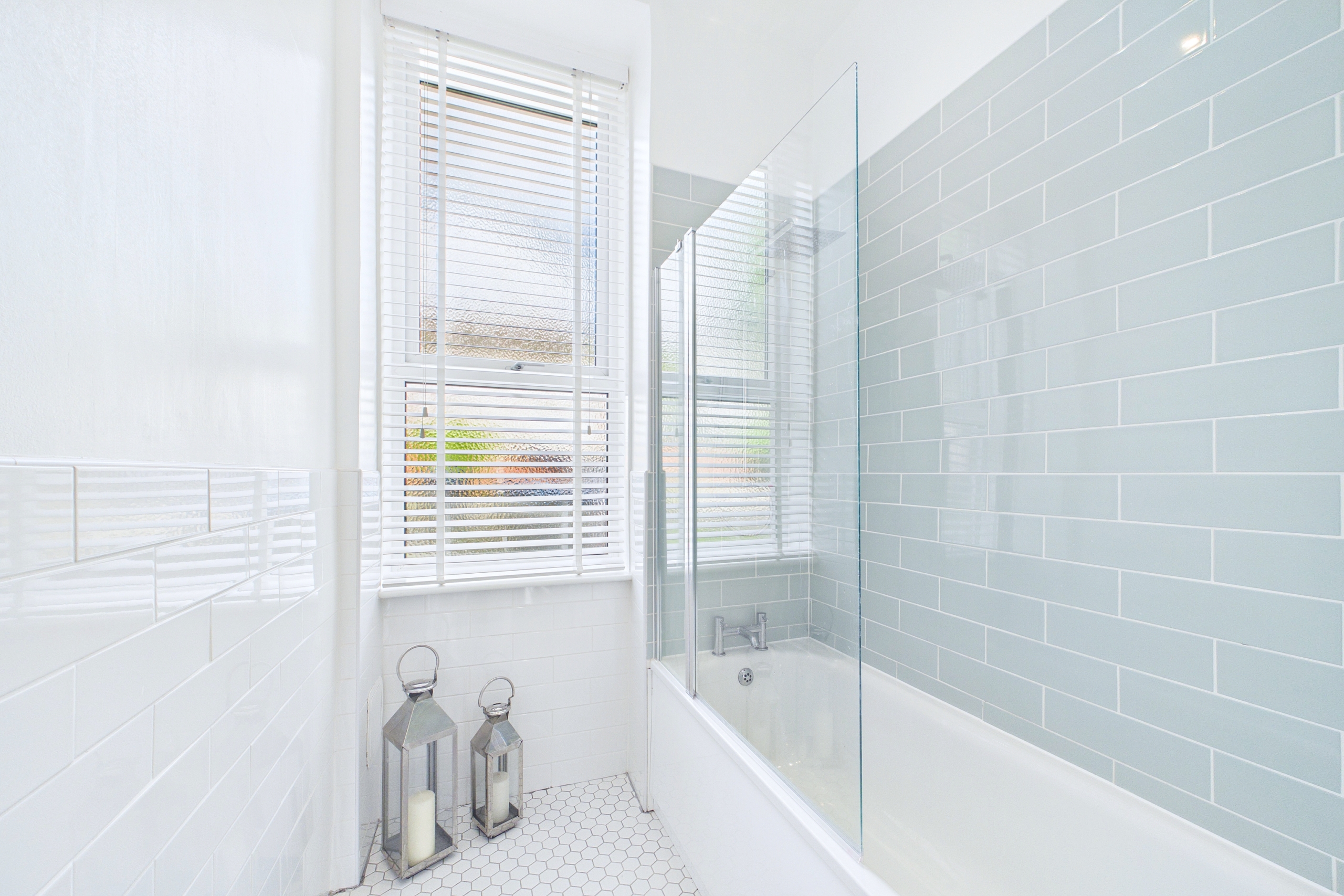 227-onslow-drive-bathroom Two-Bedroom Ground Floor Tenement Flat To Let in Dennistoun