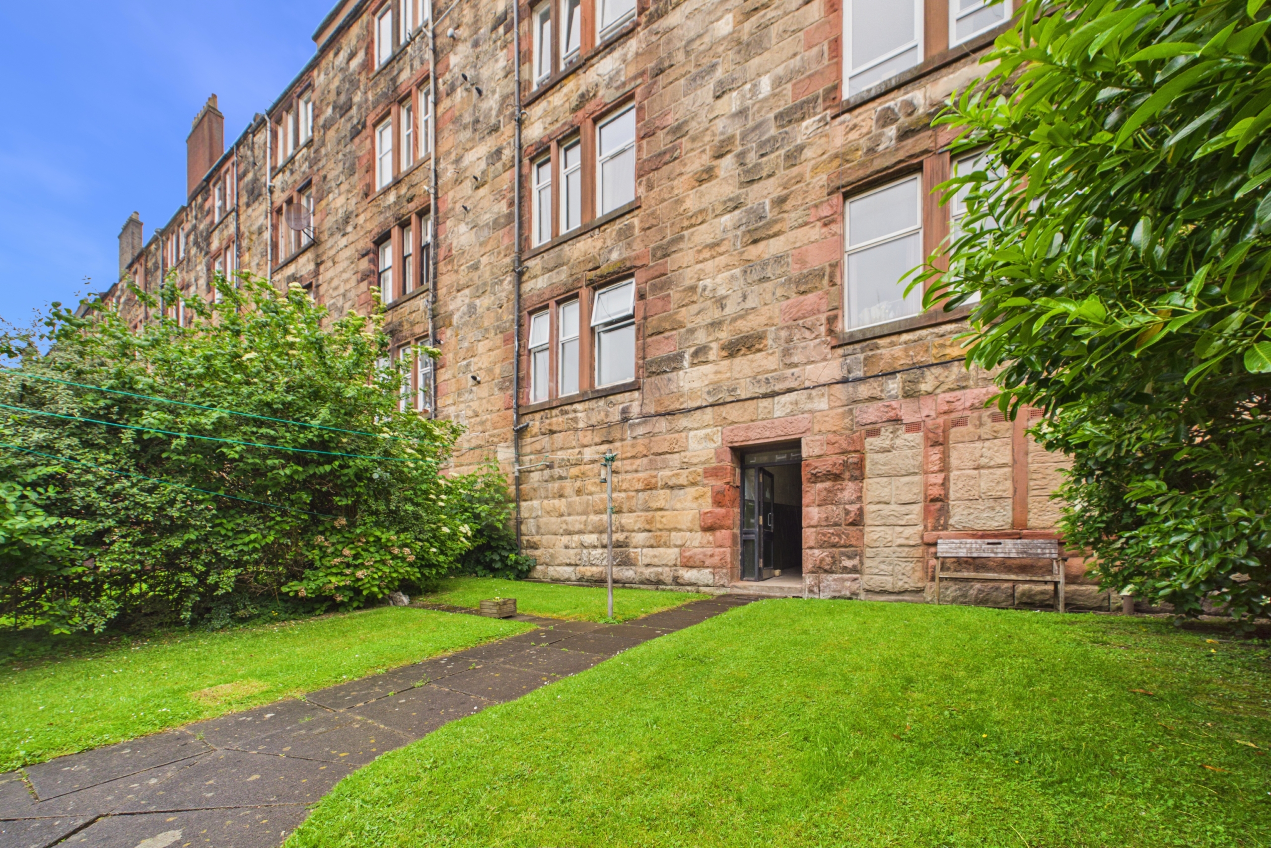 Beautiful two-bedroom traditional tenement flat to let in the highly sought-after Partick area of Glasgow’s vibrant West End.