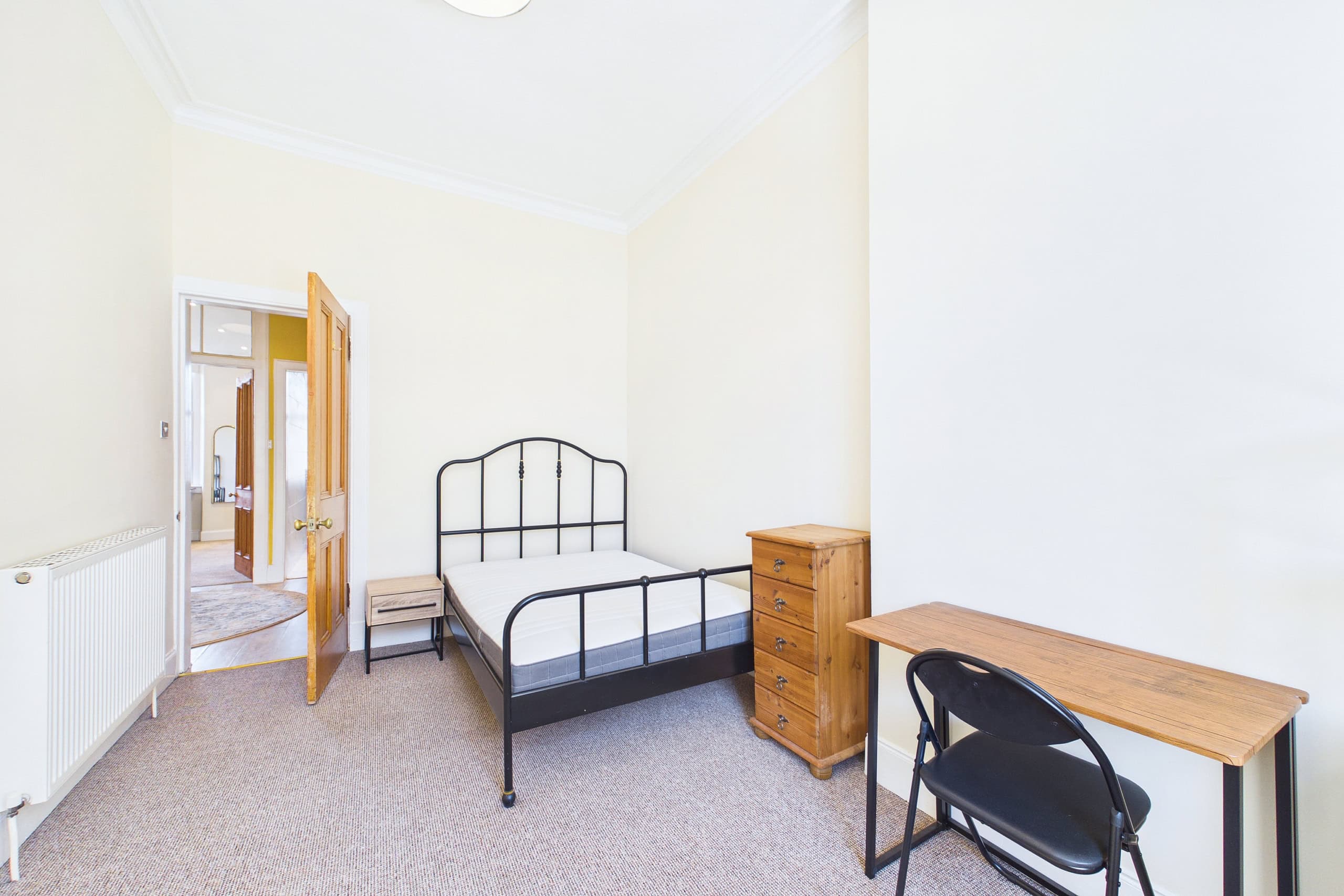 Beautiful Two-Bedroom Traditional Tenement Flat To Let in Partick, Glasgow