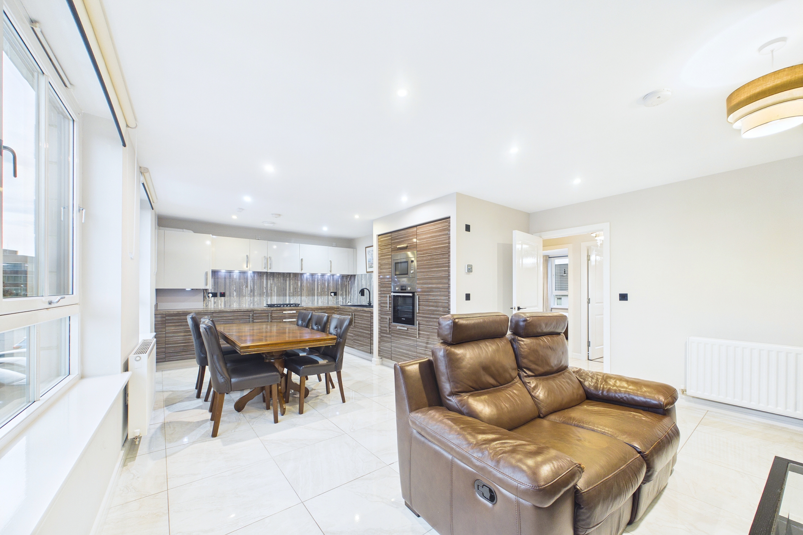 Executive Two-Bedroom Apartment To Let in Oatlands, Glasgow