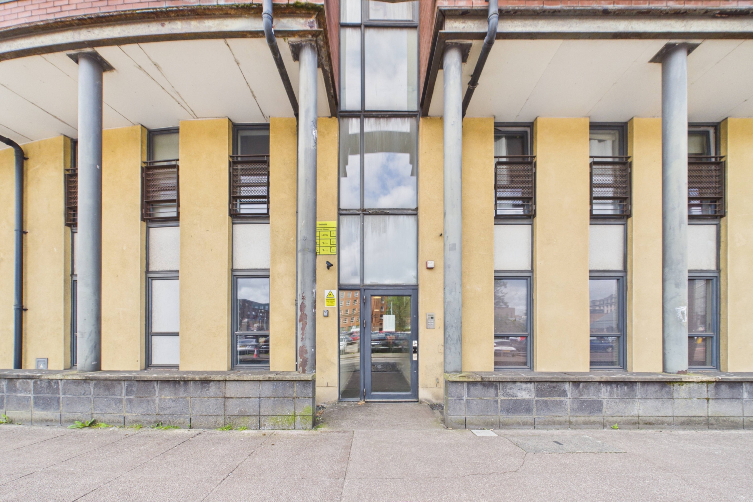Two-Bedroom Flat For Sale in Glasgow City Centre