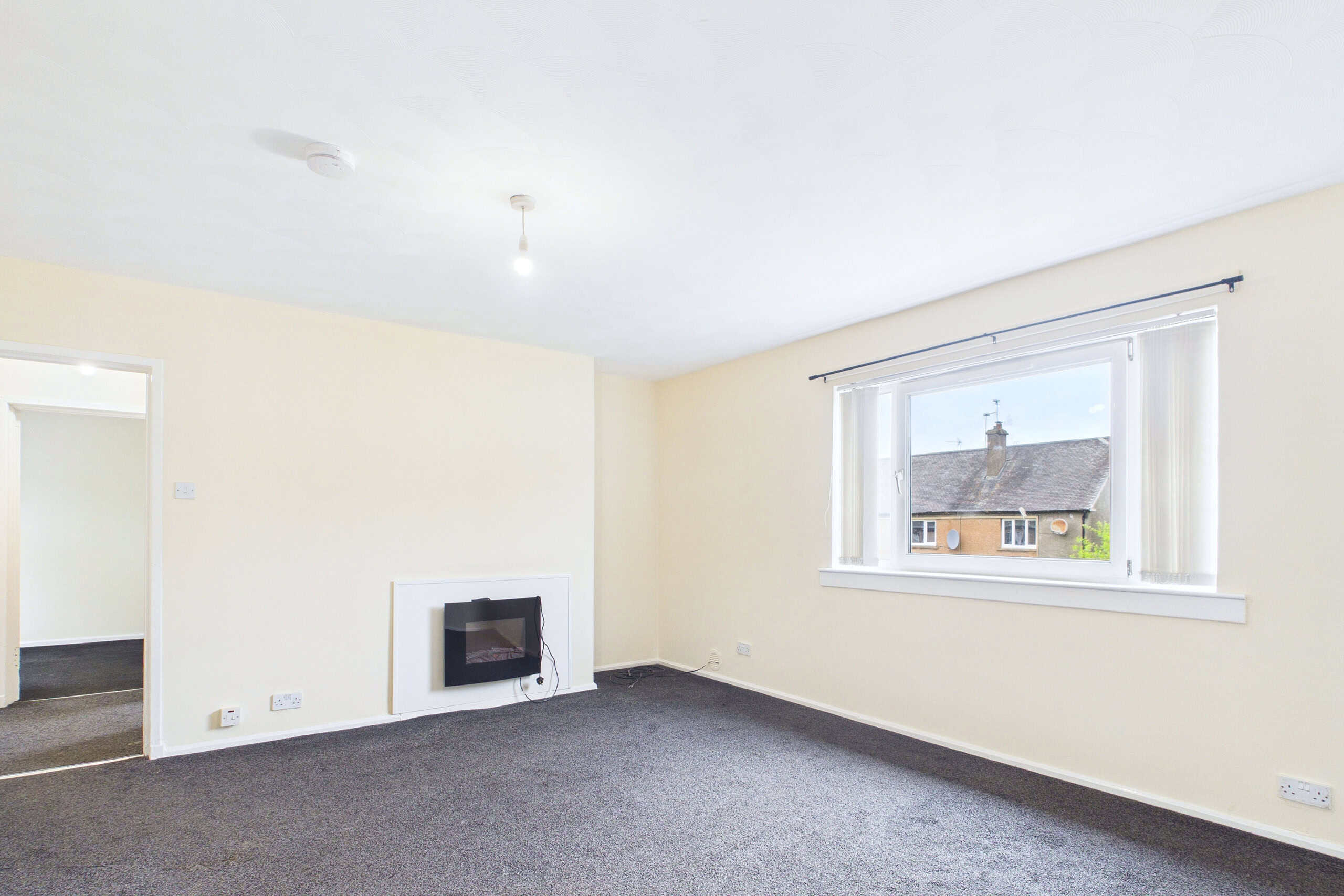 two-bedroom upper cottage flat to let in Stirling