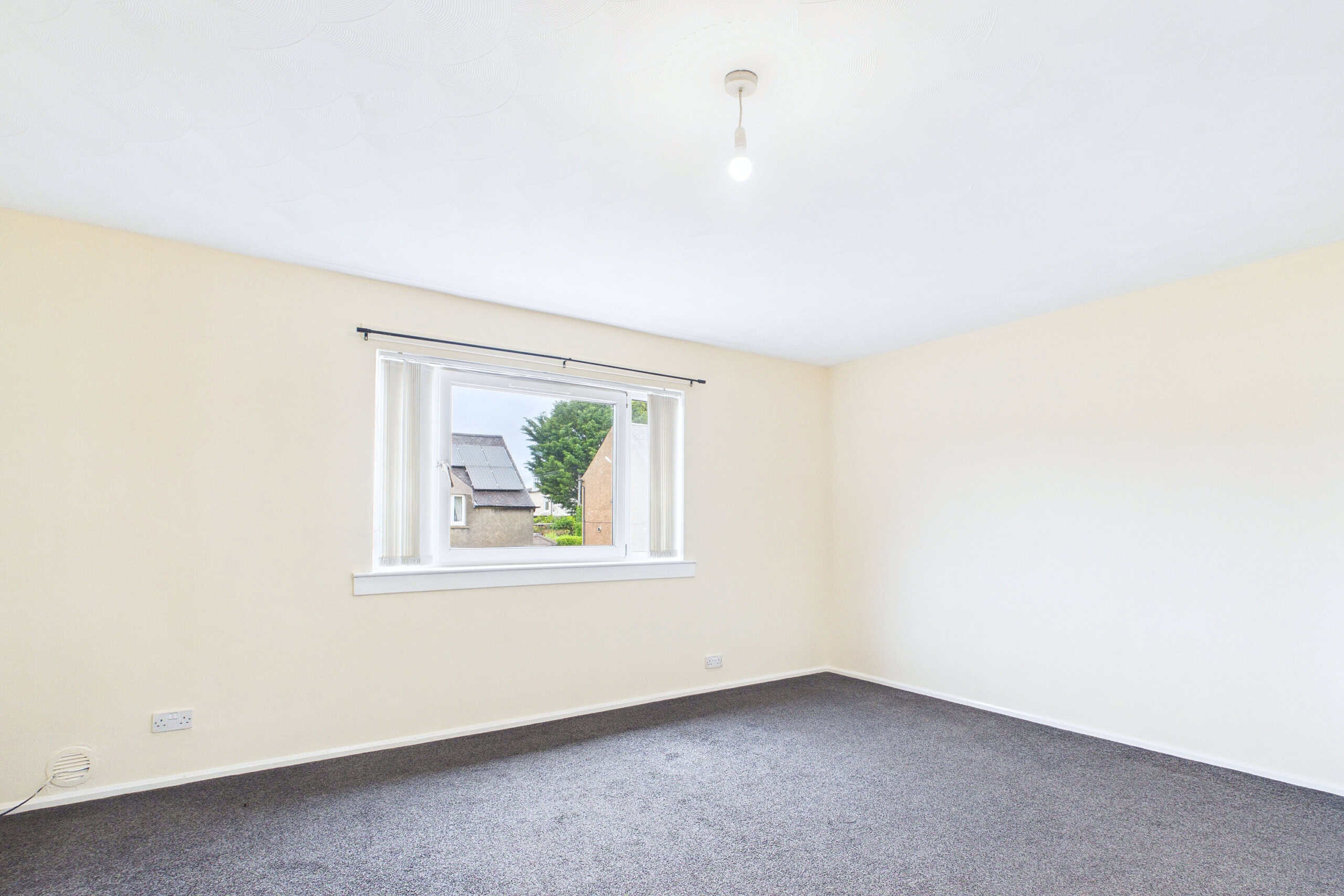 two-bedroom upper cottage flat to let in Stirling