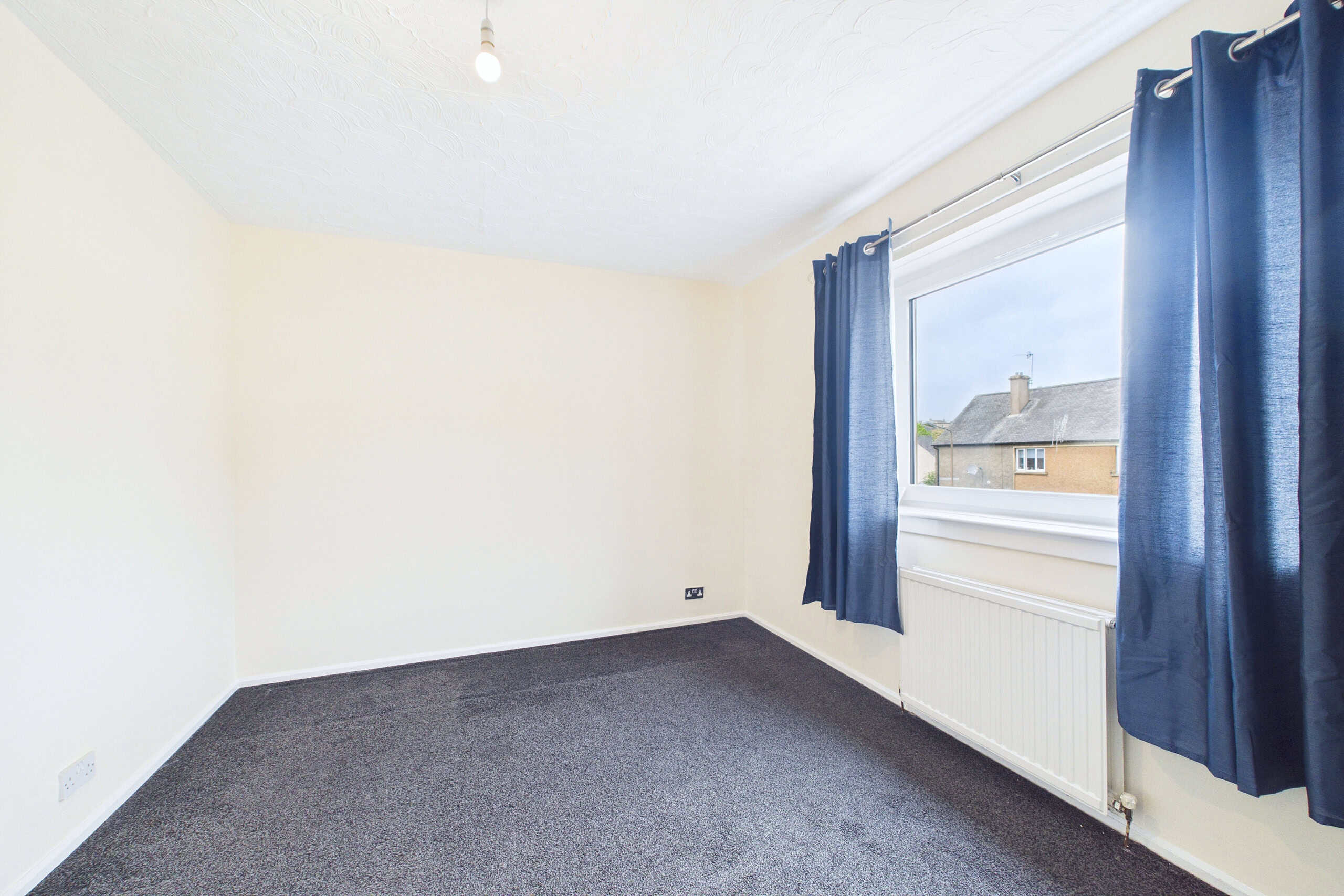 two-bedroom upper cottage flat to let in Stirling