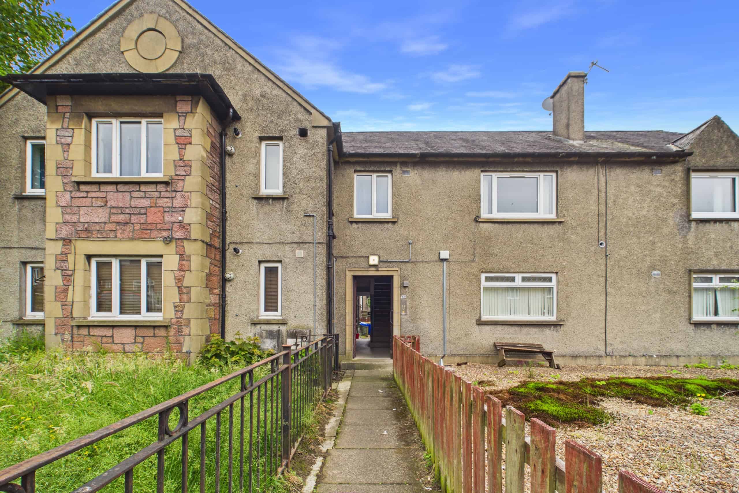 two-bedroom upper cottage flat to let in Stirling