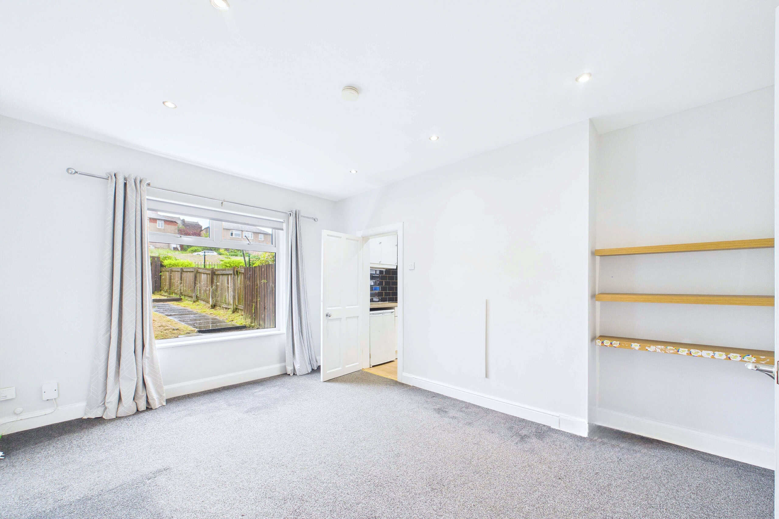 three-bedroom ground floor cottage flat for sale in Hillington