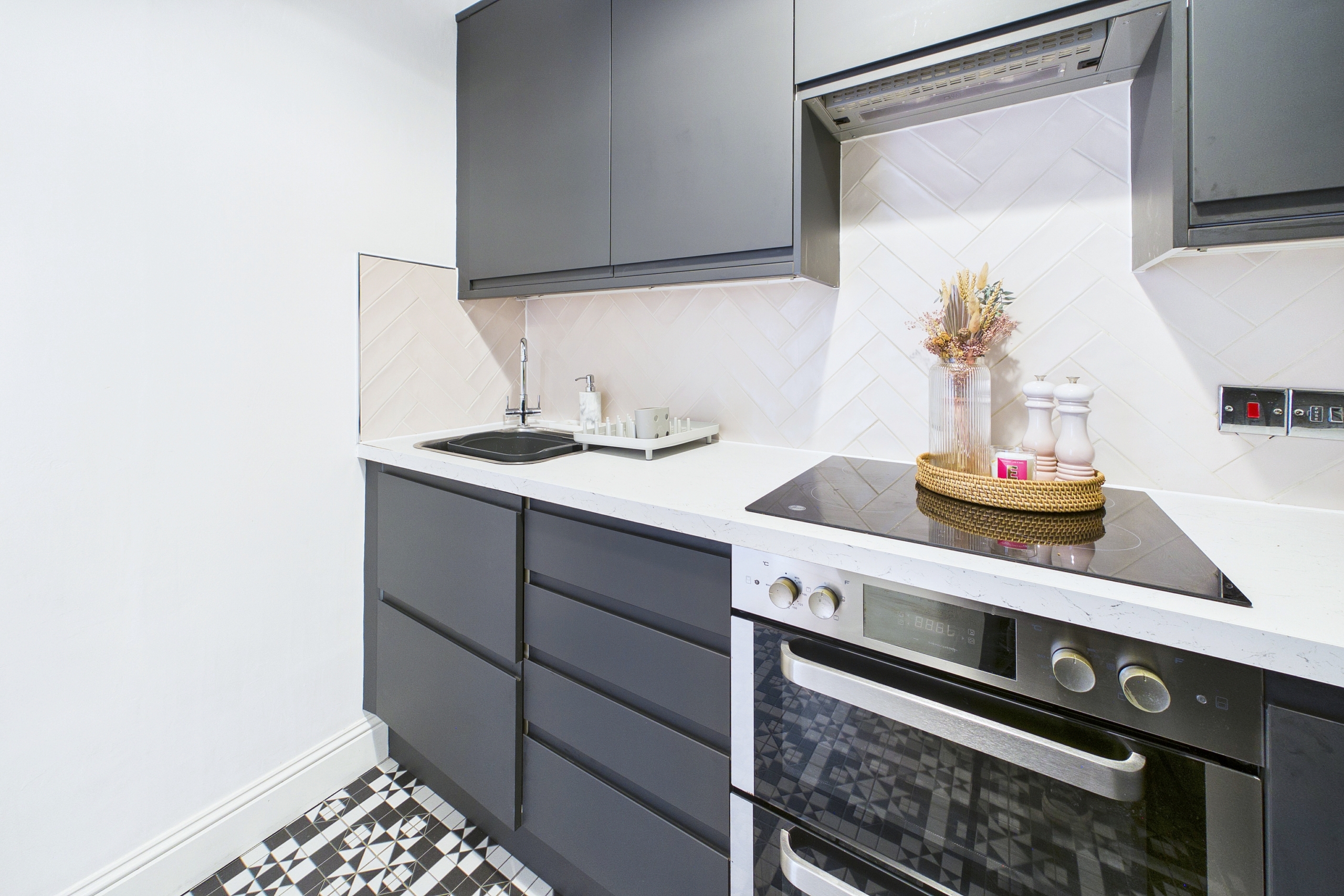 227-onslow-drive-kitchen Two-Bedroom Ground Floor Tenement Flat To Let in Dennistoun