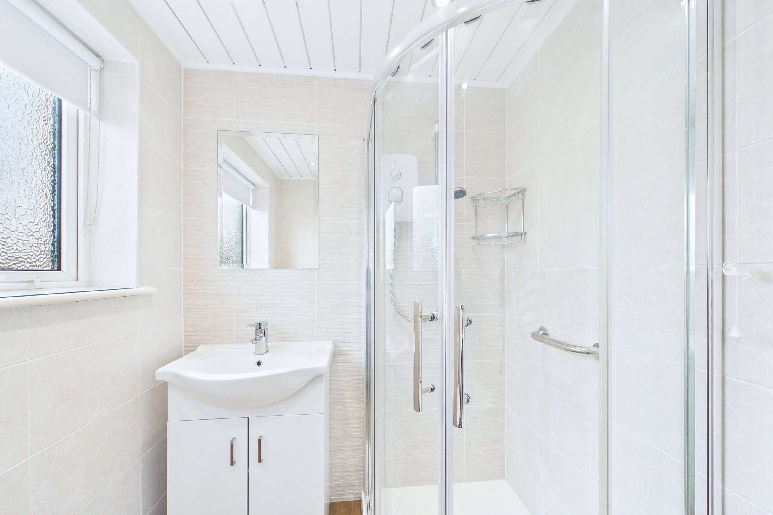 66-belvidere-crescent-bathroom Beautiful Two-Bedroom Semi-Detached Home To Let in Bishopbriggs