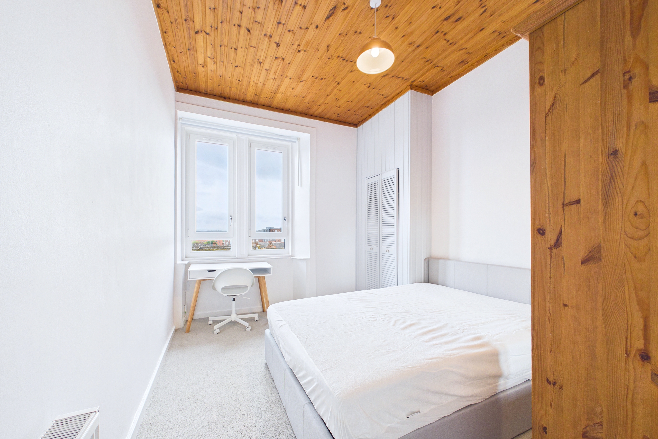 Beautiful two-bedroom traditional tenement flat to let in the highly sought-after Partick area of Glasgow’s vibrant West End.