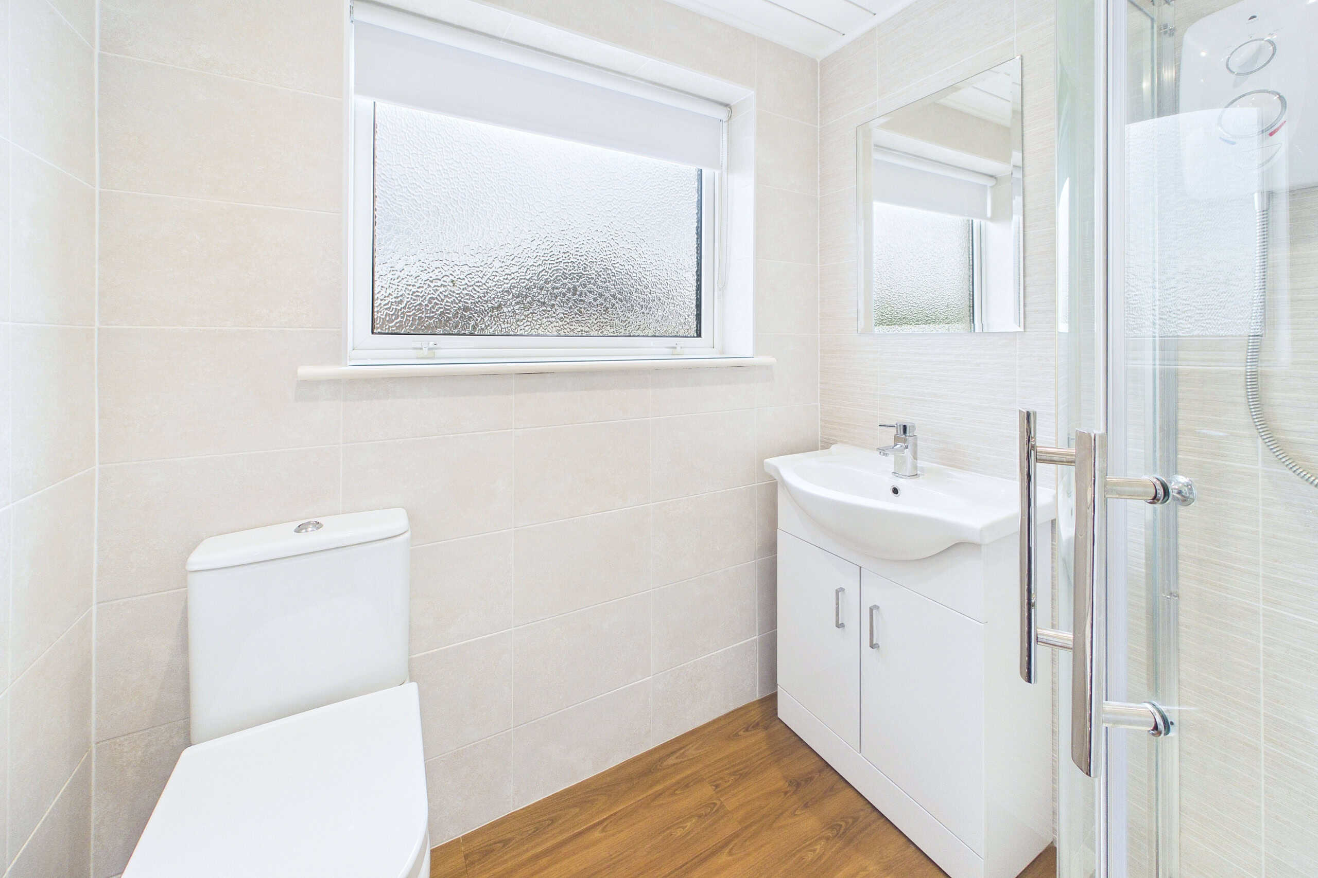 66-belvidere-crescent-bathroom Beautiful Two-Bedroom Semi-Detached Home To Let in Bishopbriggs