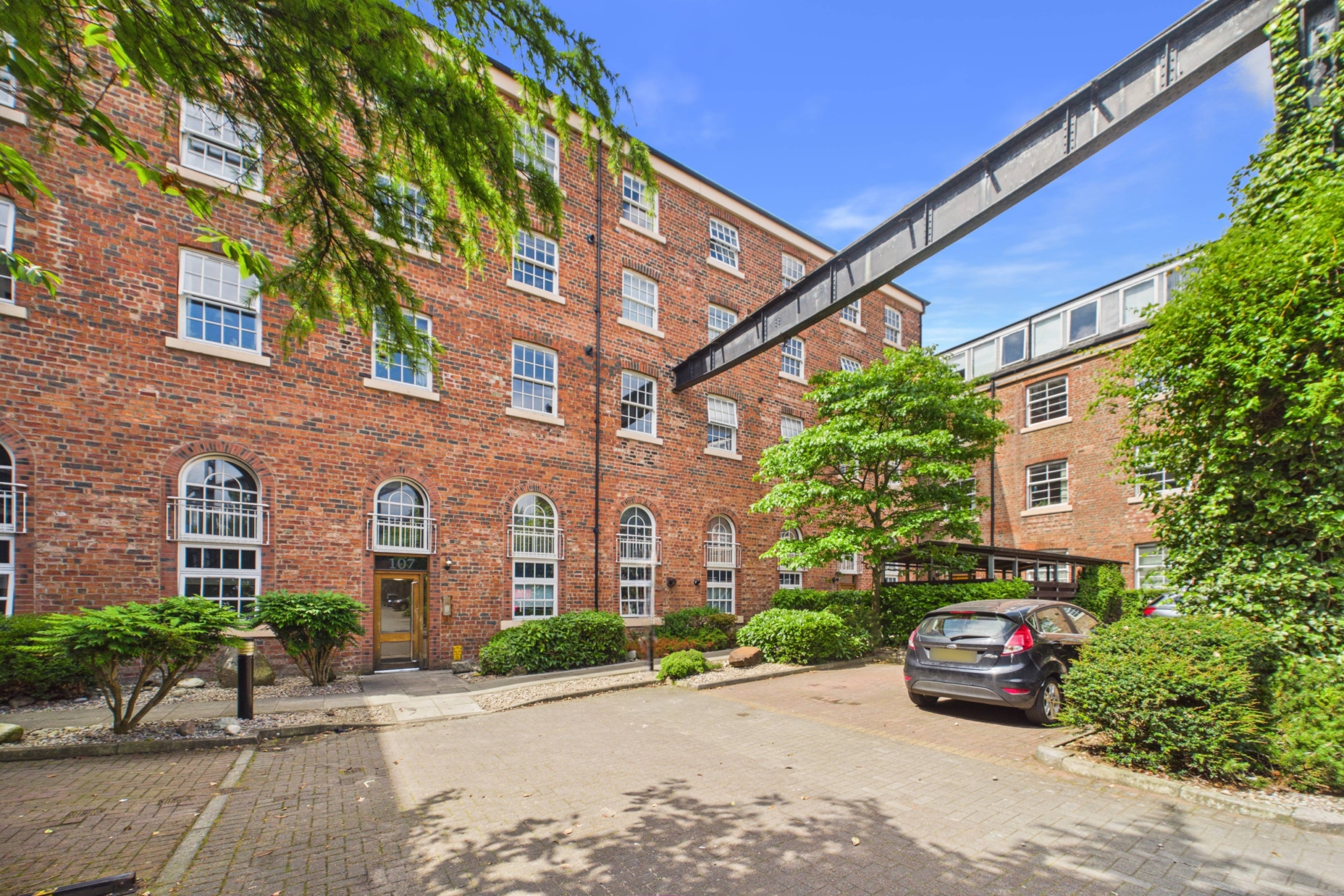 Two-Bedroom Duplex Apartment to Let in Tradeston, Glasgow City Centre