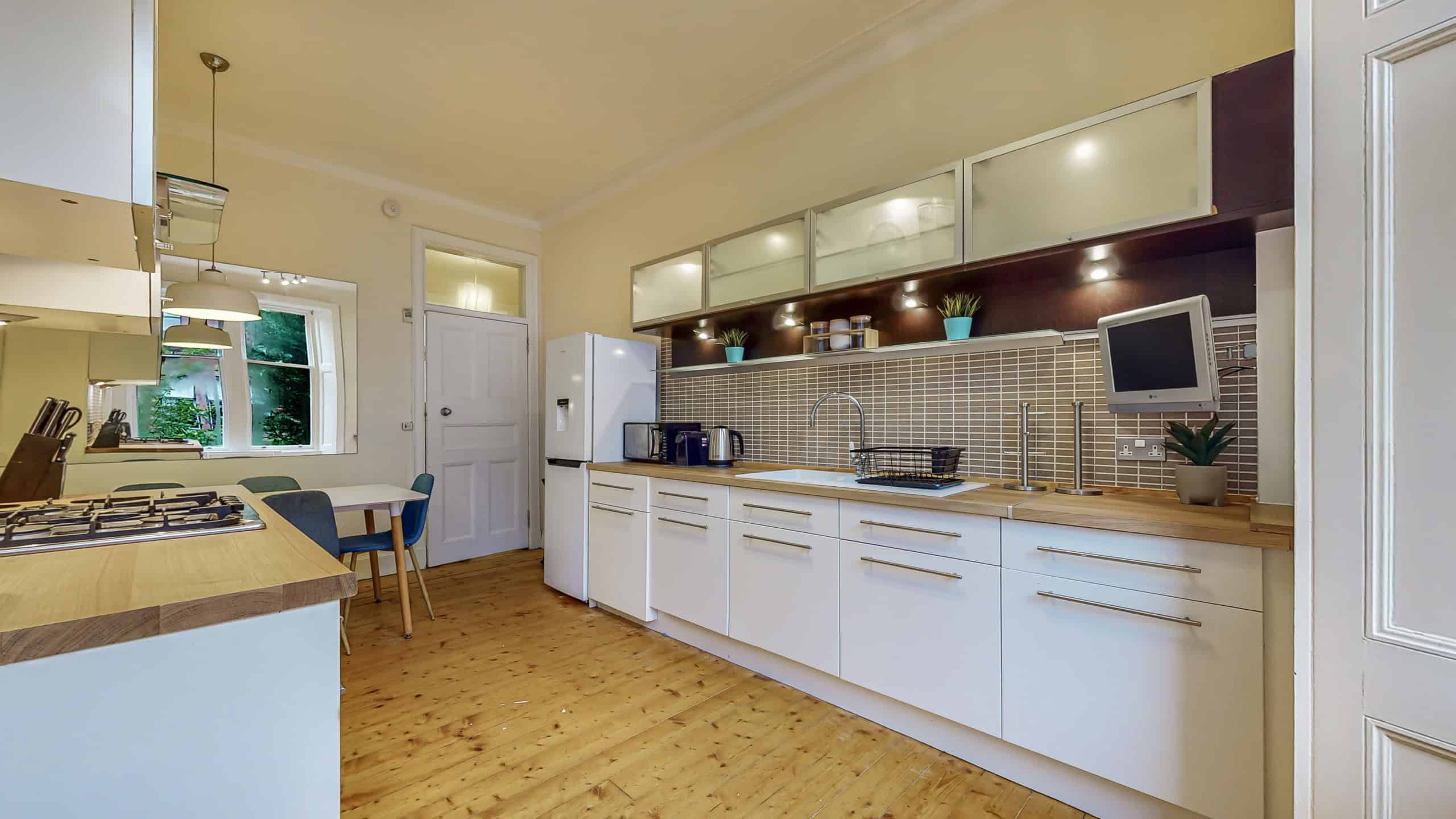 Stunning Two-Bedroom Ground Floor Tenement Flat To Let in Hyndland, Glasgow