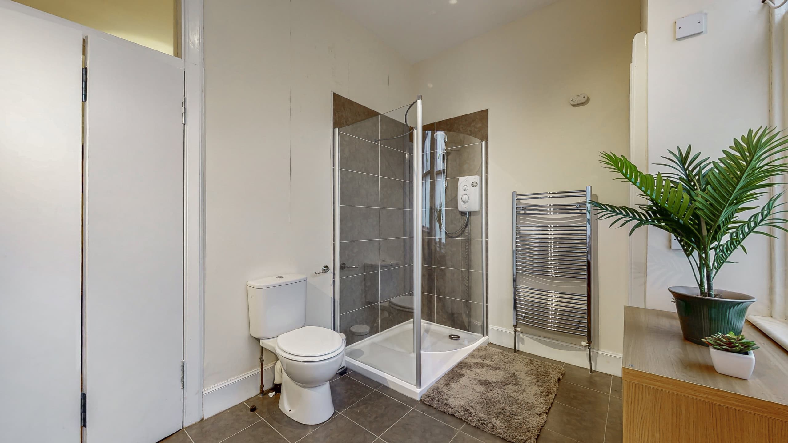 Stunning Two-Bedroom Ground Floor Tenement Flat To Let in Hyndland, Glasgow