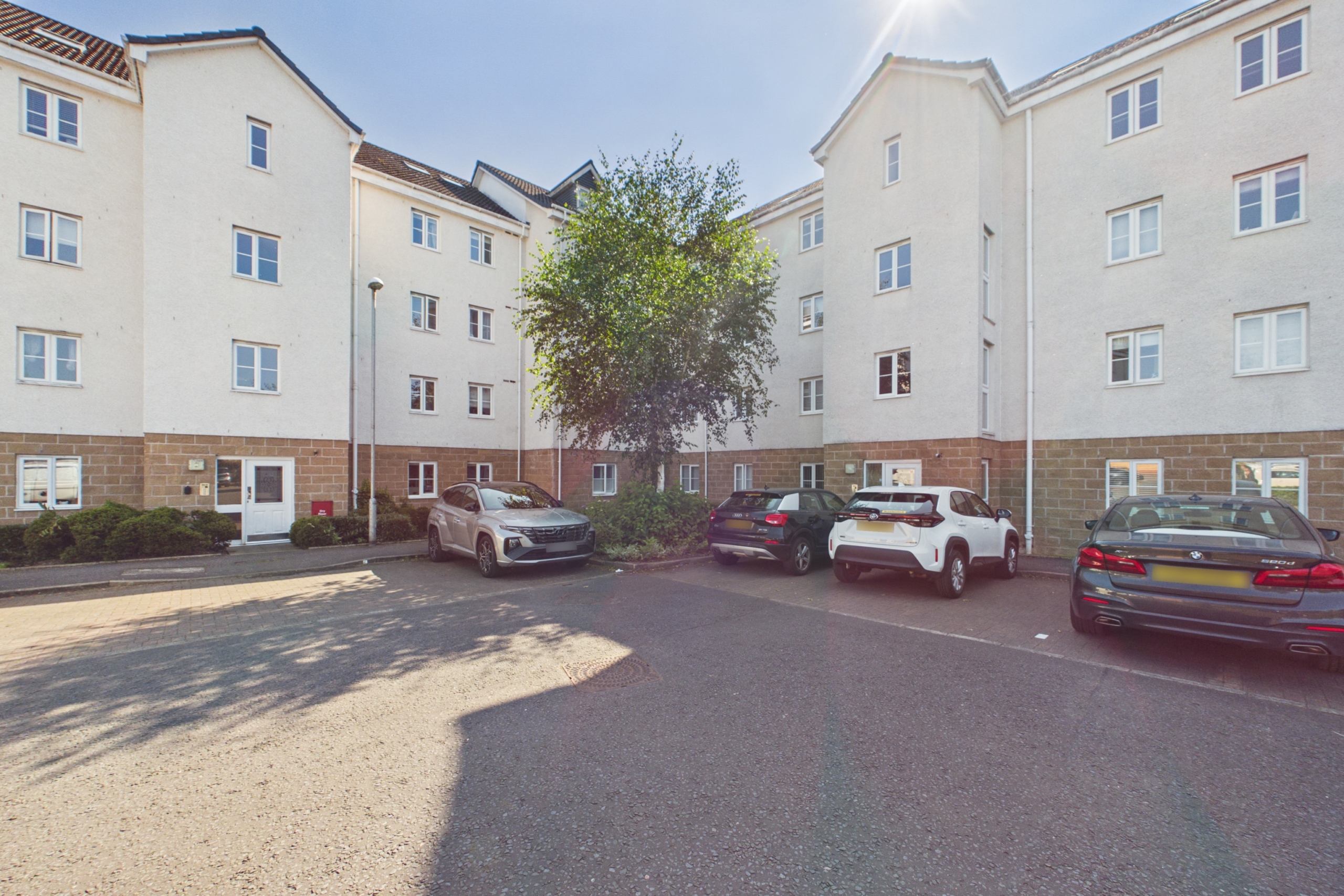 Spacious Two-Bedroom Apartment To Let in Uddingston