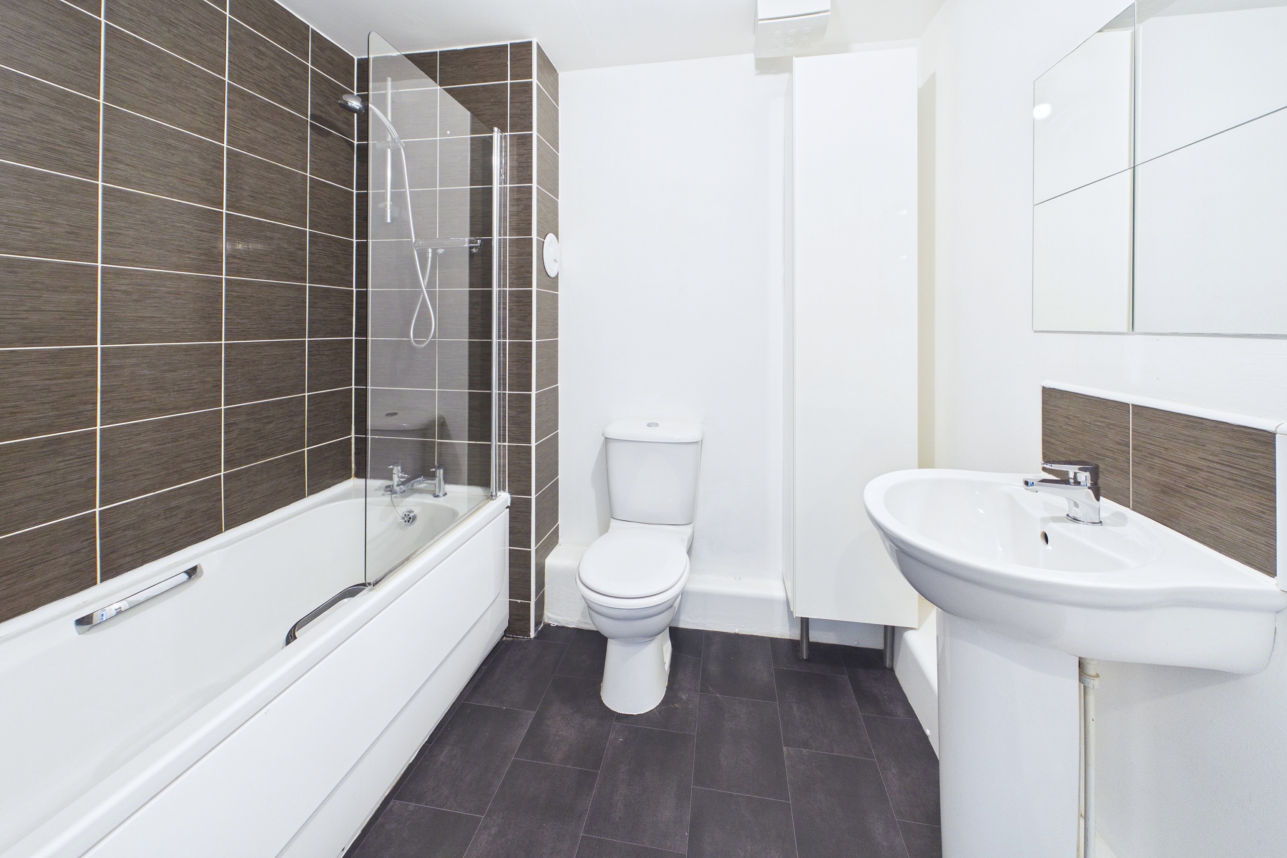 Spacious Two-Bedroom Apartment To Let in Uddingston