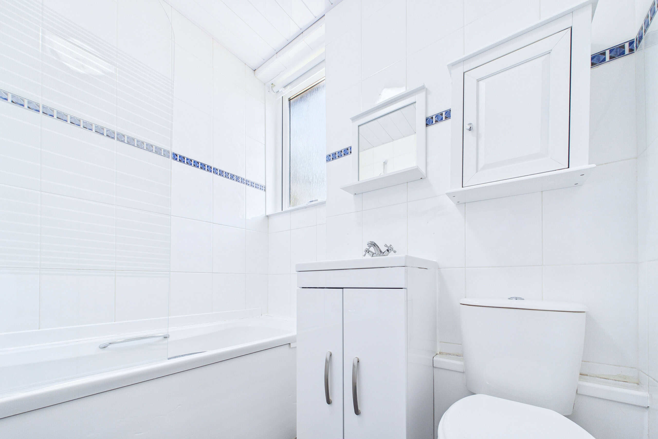 Refurbished Three-Bedroom Upper Cottage Flat To Let in Mosspark, Glasgow