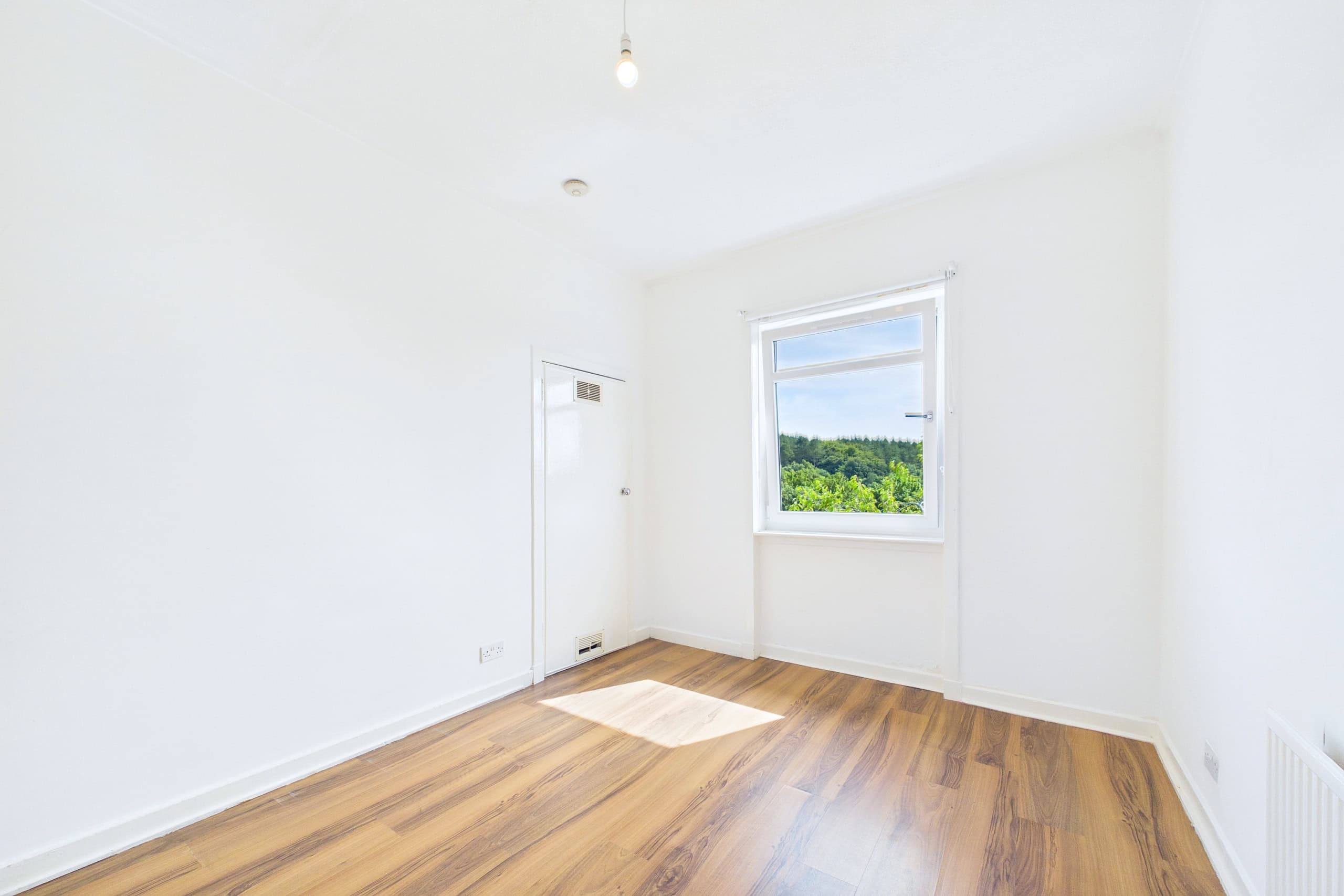 Refurbished Three-Bedroom Upper Cottage Flat To Let in Mosspark, Glasgow