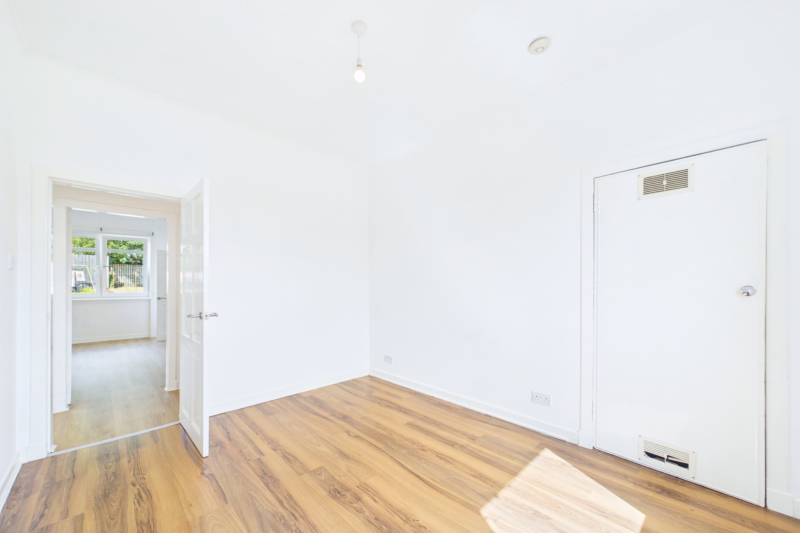 Refurbished Three-Bedroom Upper Cottage Flat To Let in Mosspark, Glasgow