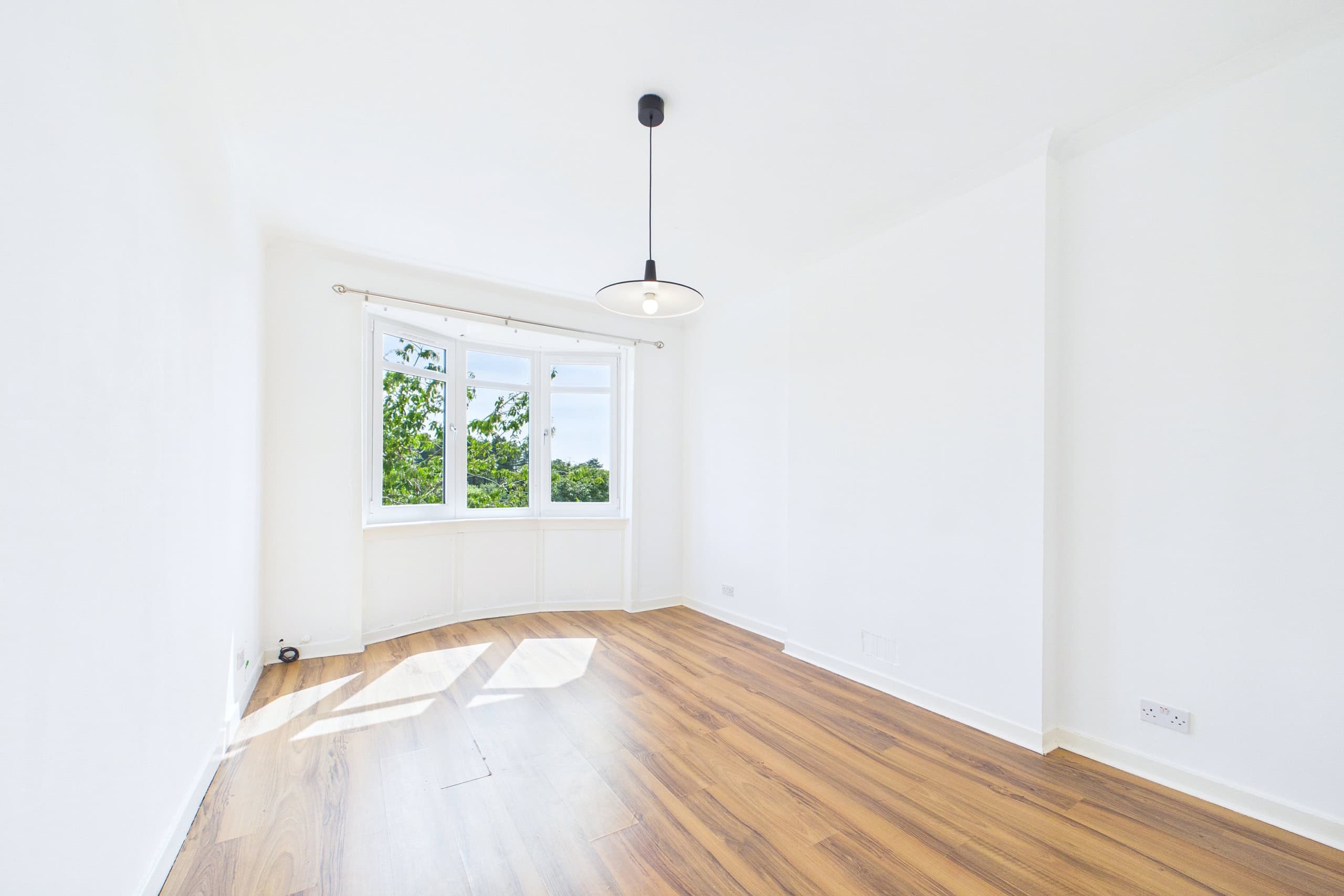 Refurbished Three-Bedroom Upper Cottage Flat To Let in Mosspark, Glasgow